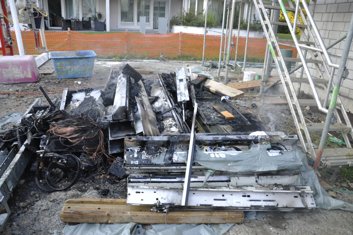 Feuer bei Baustelle in Derendingen gelegt