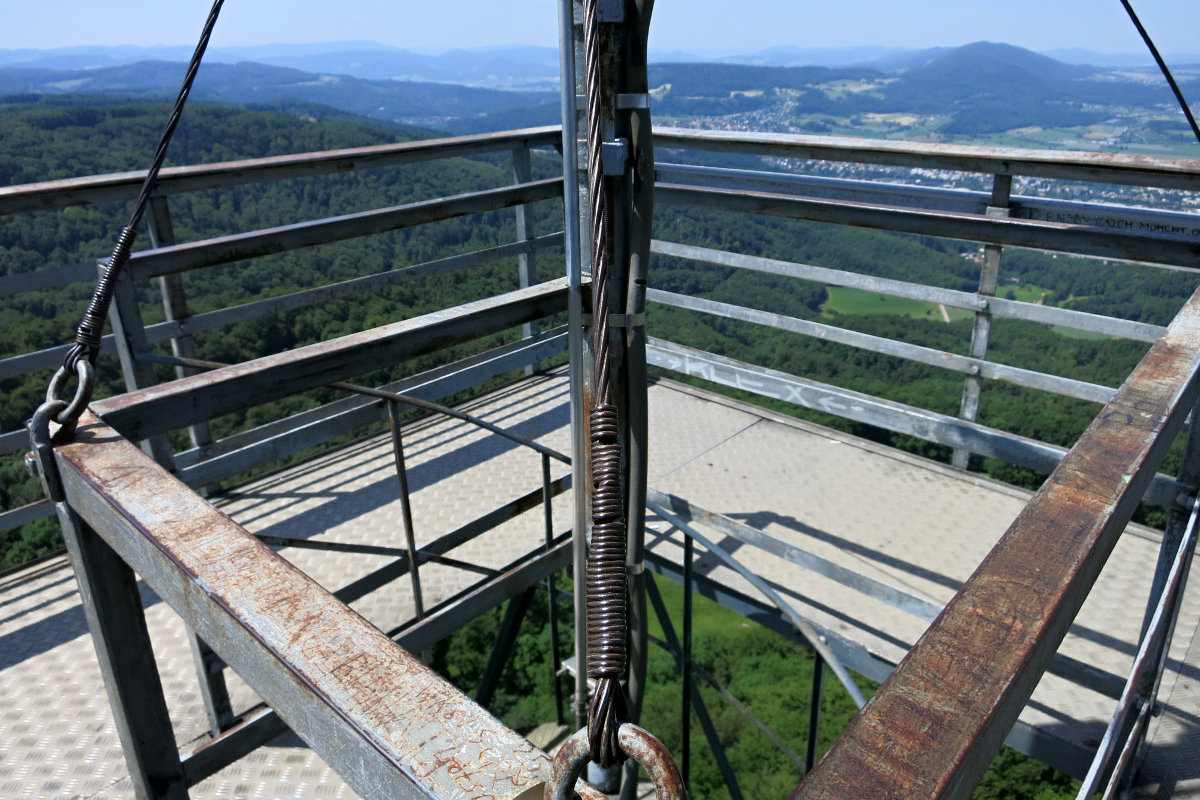 In Gempen bei Sturz über Felswand schwer verletzt