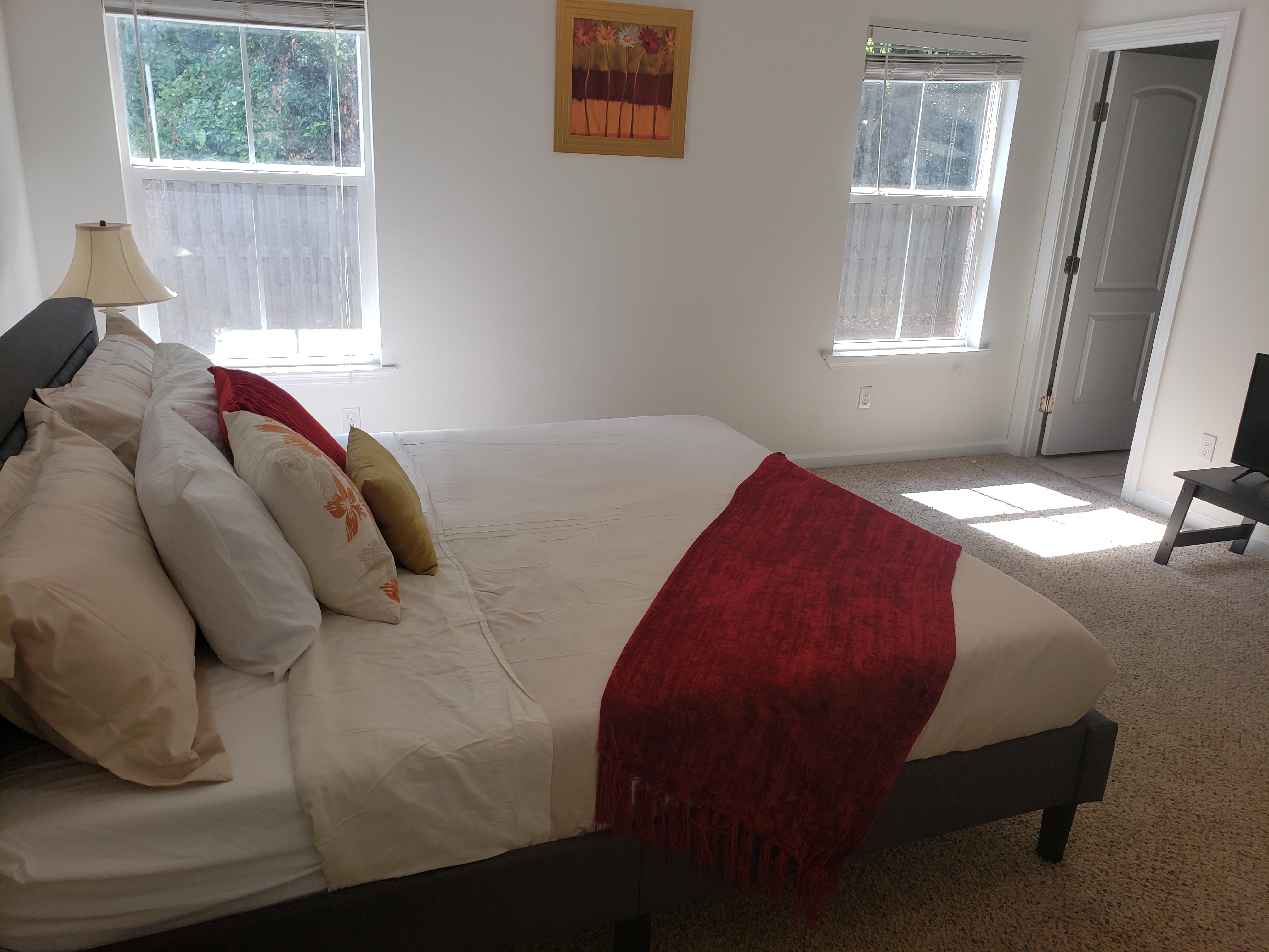 Cozy Comfy Cottage  w/King+Q Bed Free WiFi Parking photo 4