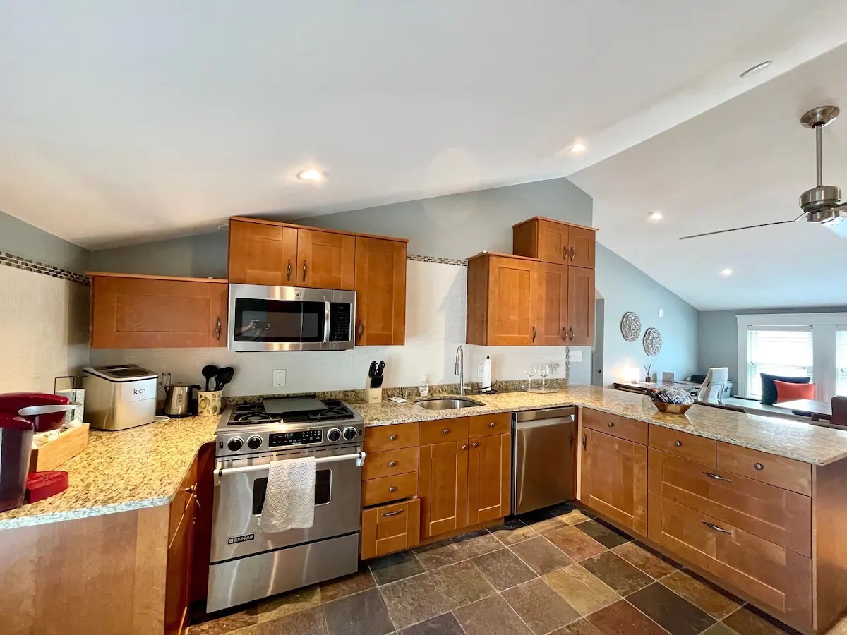 Renovated Top Floor 1 Bedroom Condo in Savin Hill photo 2