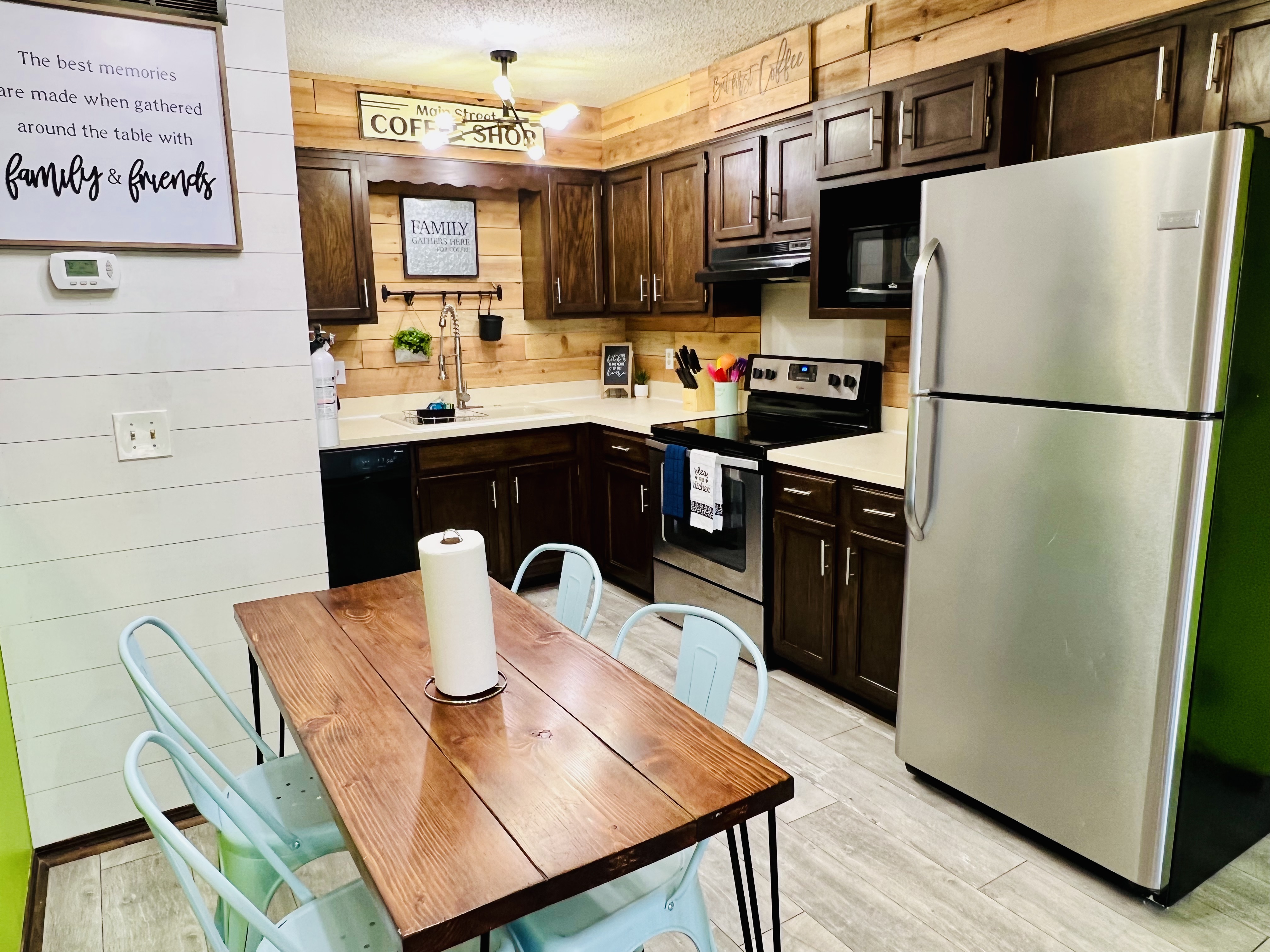 Cozy Airport Townhome photo 3