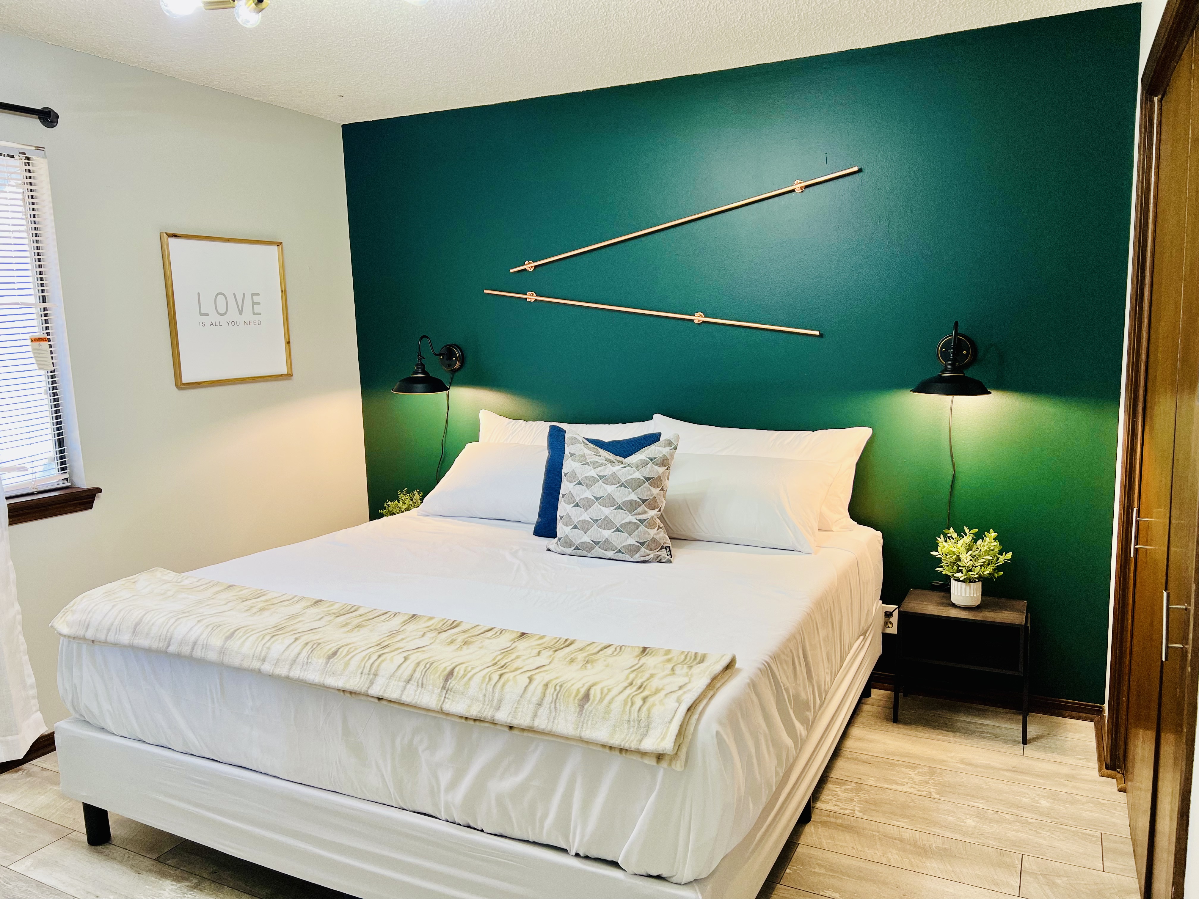 Cozy Airport Townhome photo 4