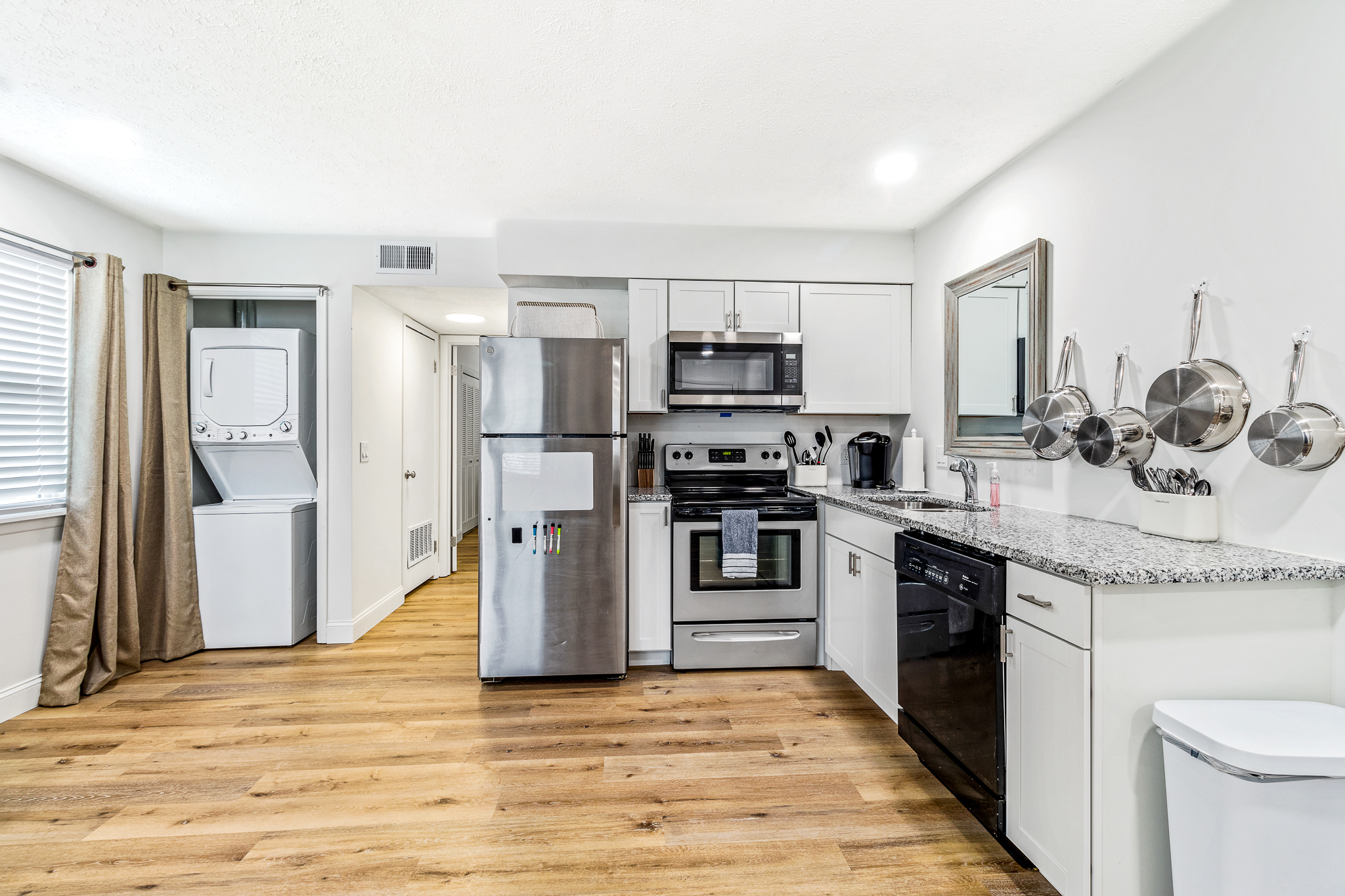 Downtown Jeff 1BR - Ask About Move In Specials! photo 3