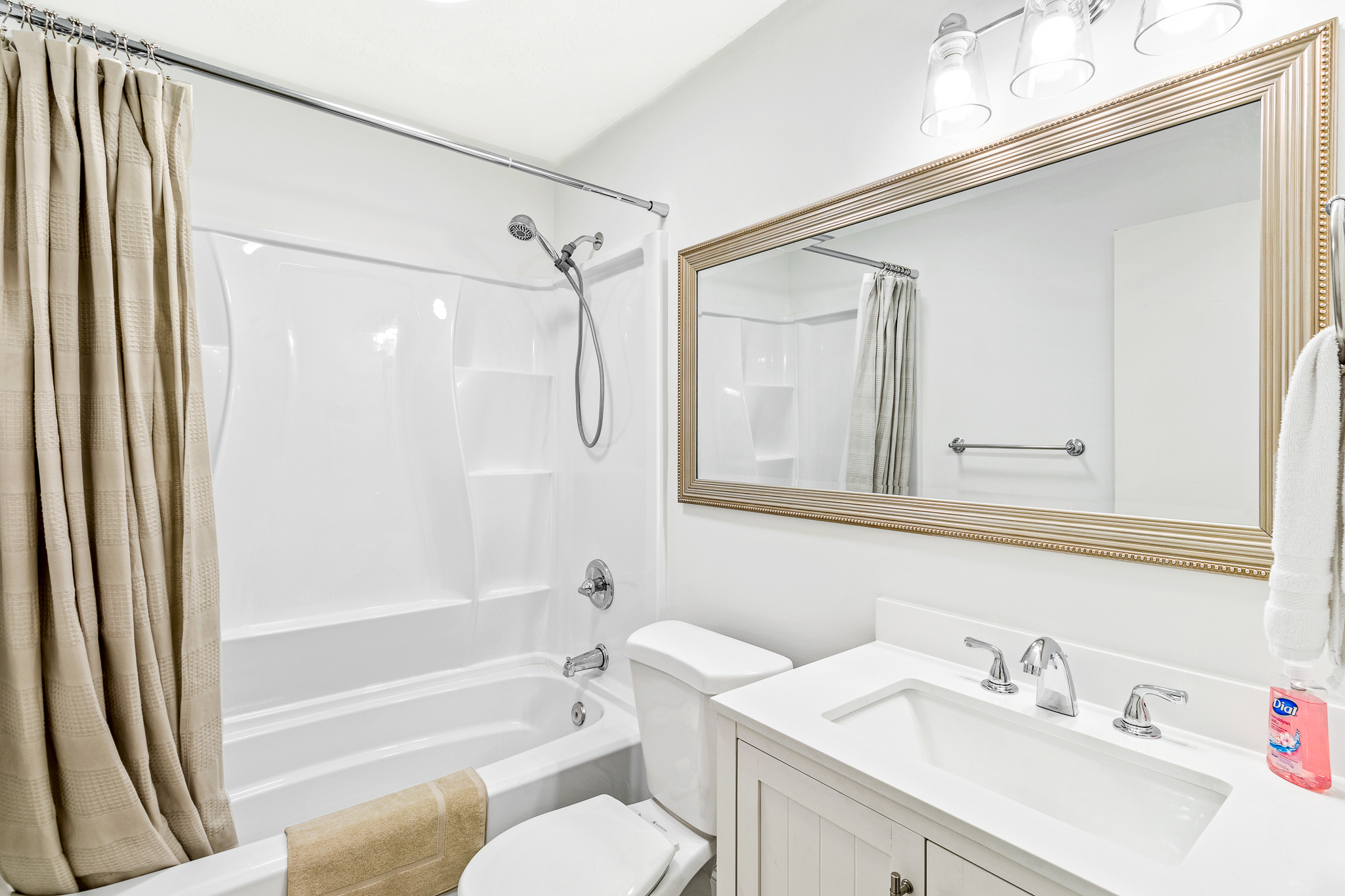 Downtown Jeff 1BR - Ask About Move In Specials! photo 5