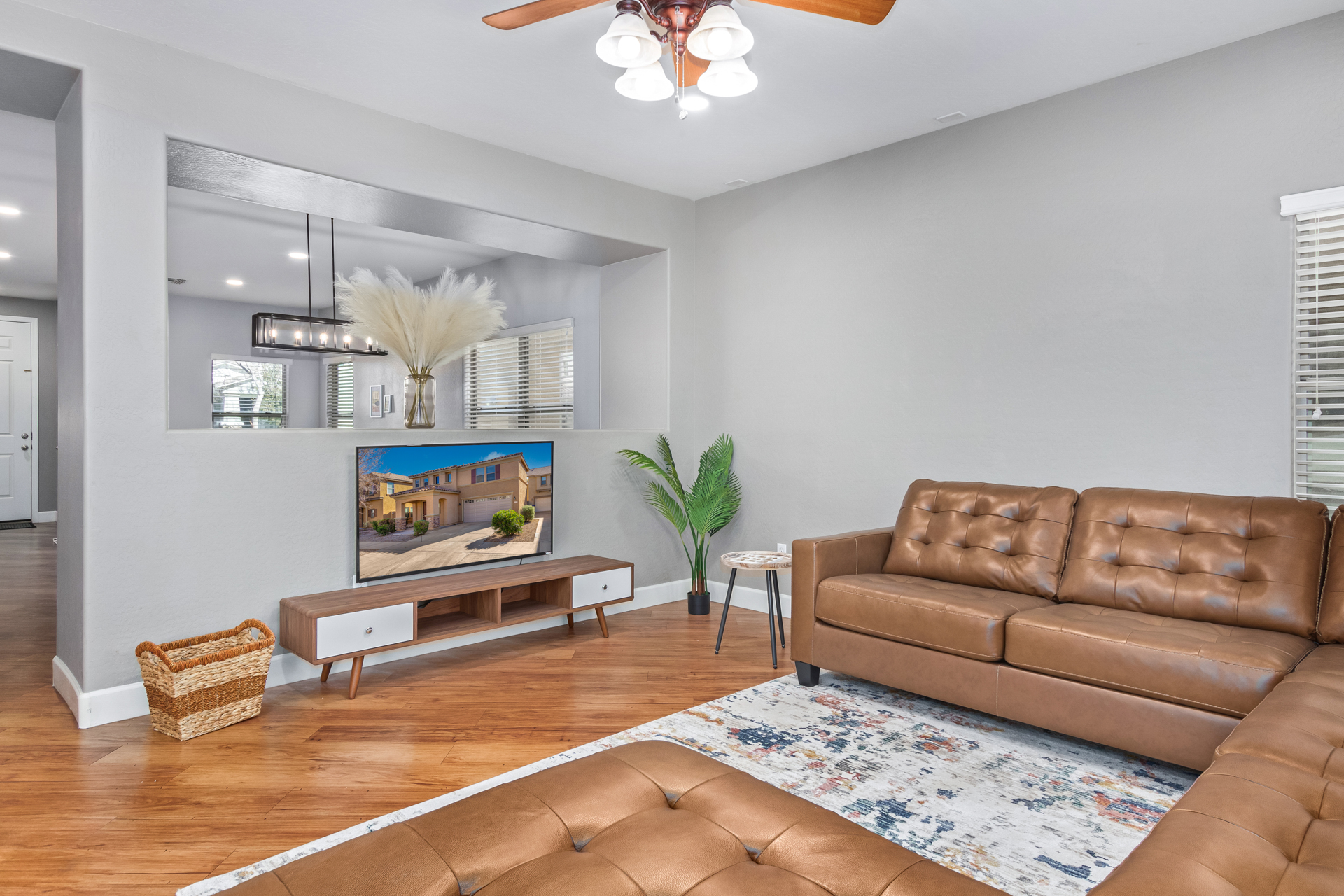 New Remodel Listing! Sleeps 8, Serene Backyard photo 4