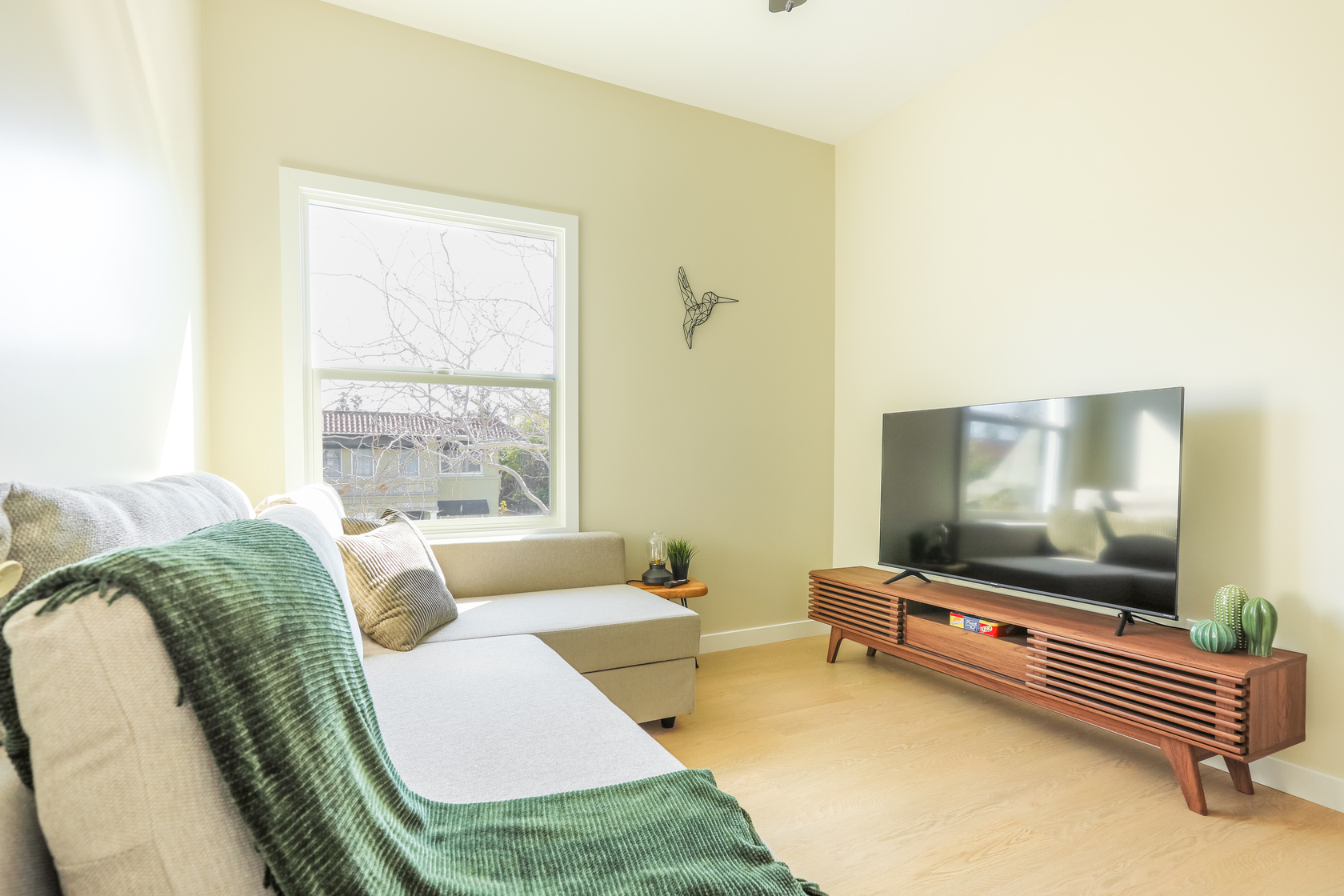 Cozy Sunny Brand-New Apt |  1 Block From the Beach photo 2