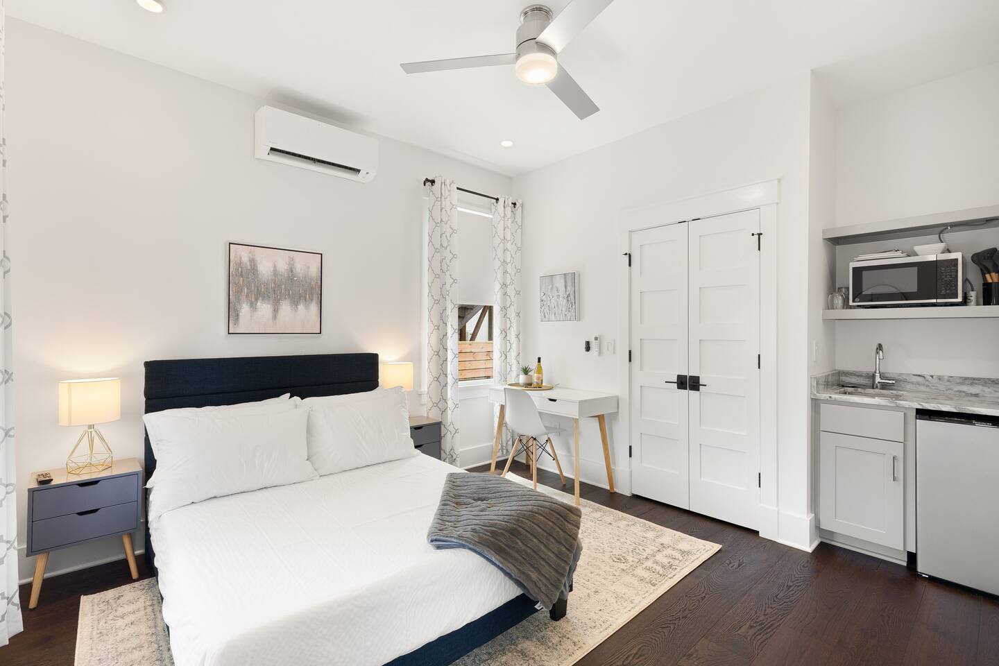 The Ashley Suite at 697 King photo 3