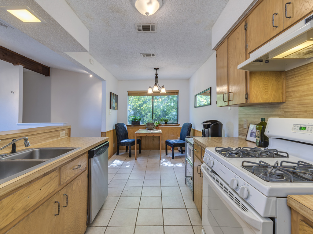 Private Retreat. Quiet, Serene, Great Location. photo 5