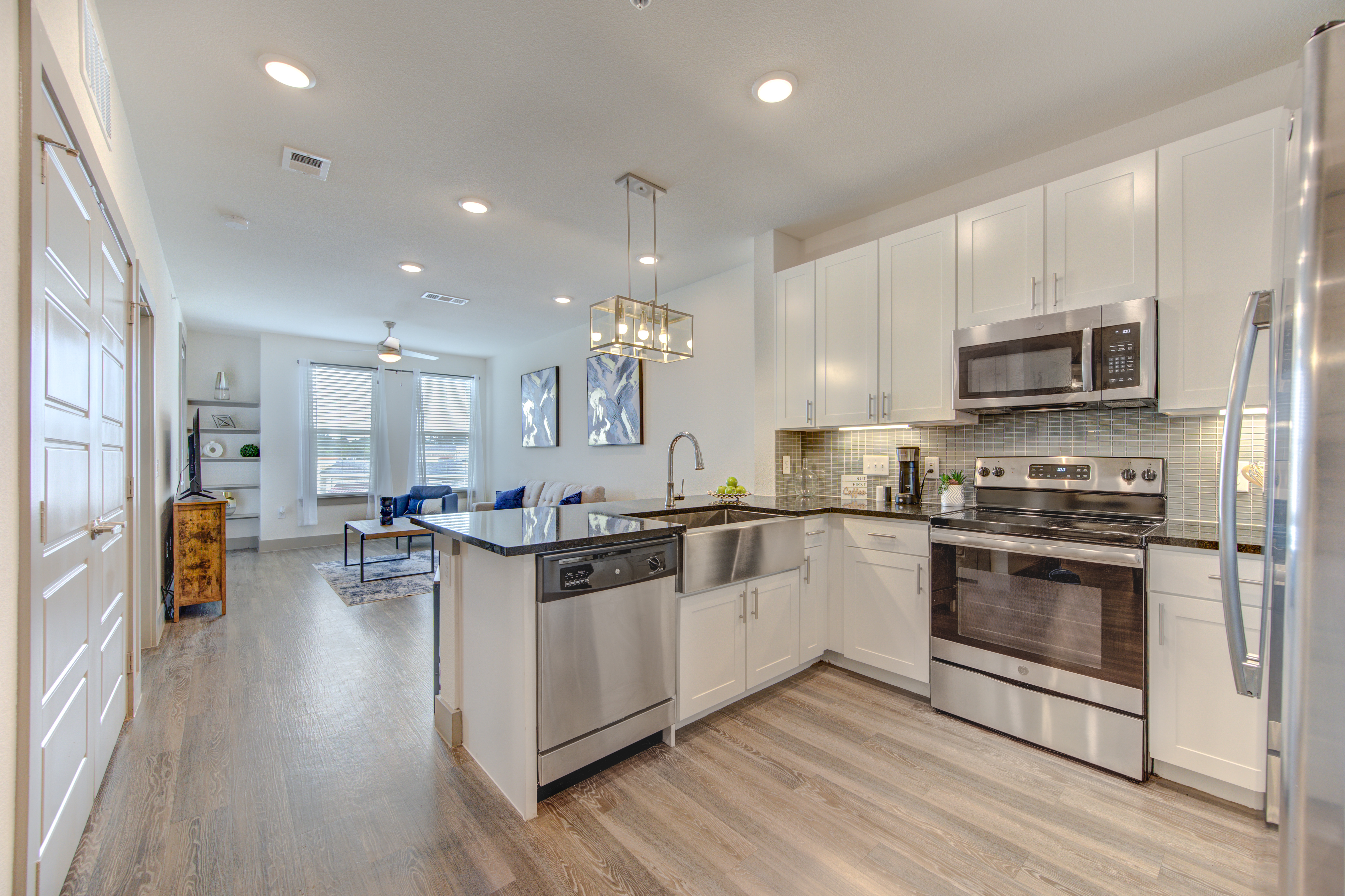 Blue. Escape Woodlands/Conroe near EVERYTHING! photo 2