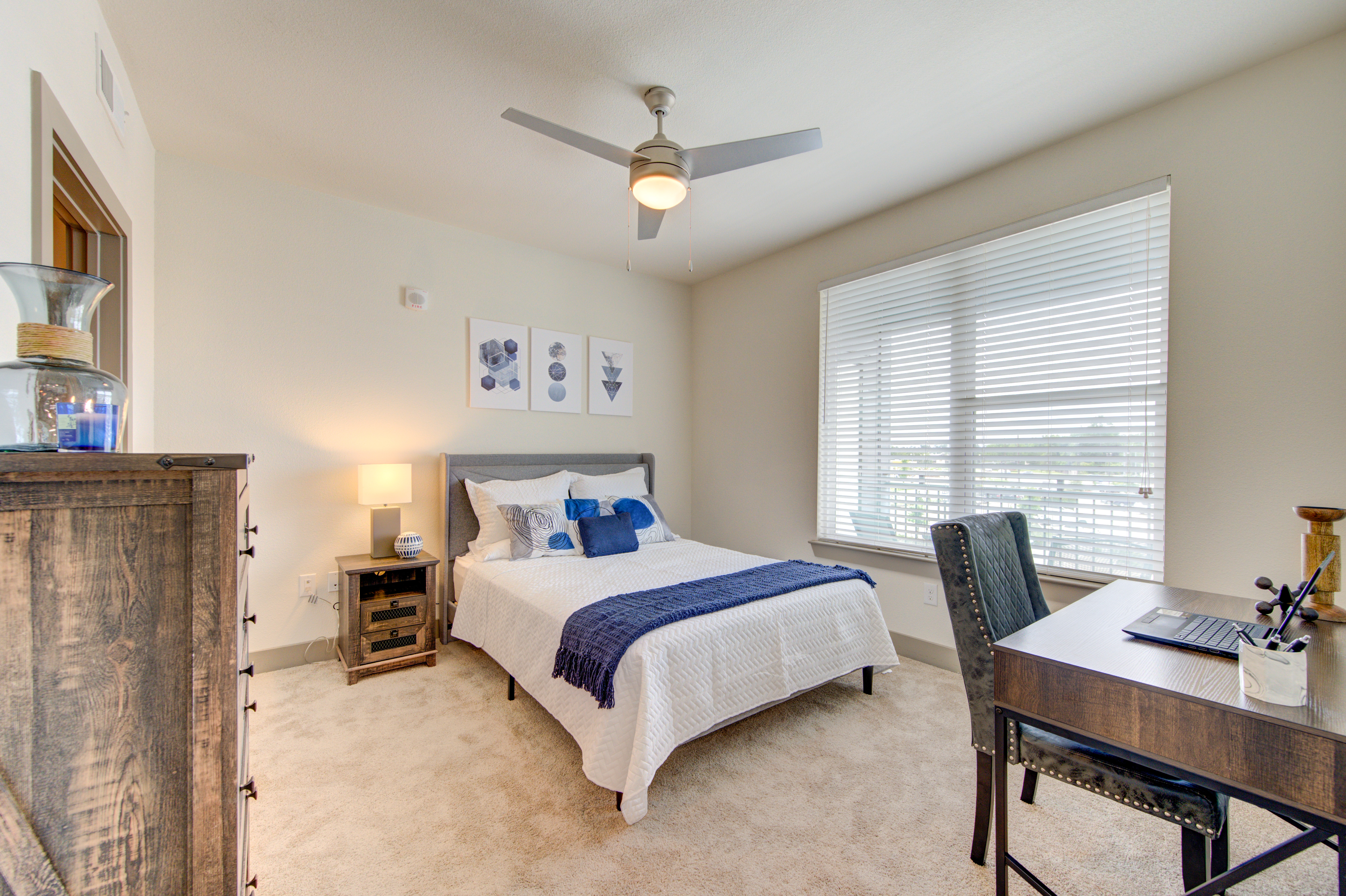 Blue. Escape Woodlands/Conroe near EVERYTHING! photo 5