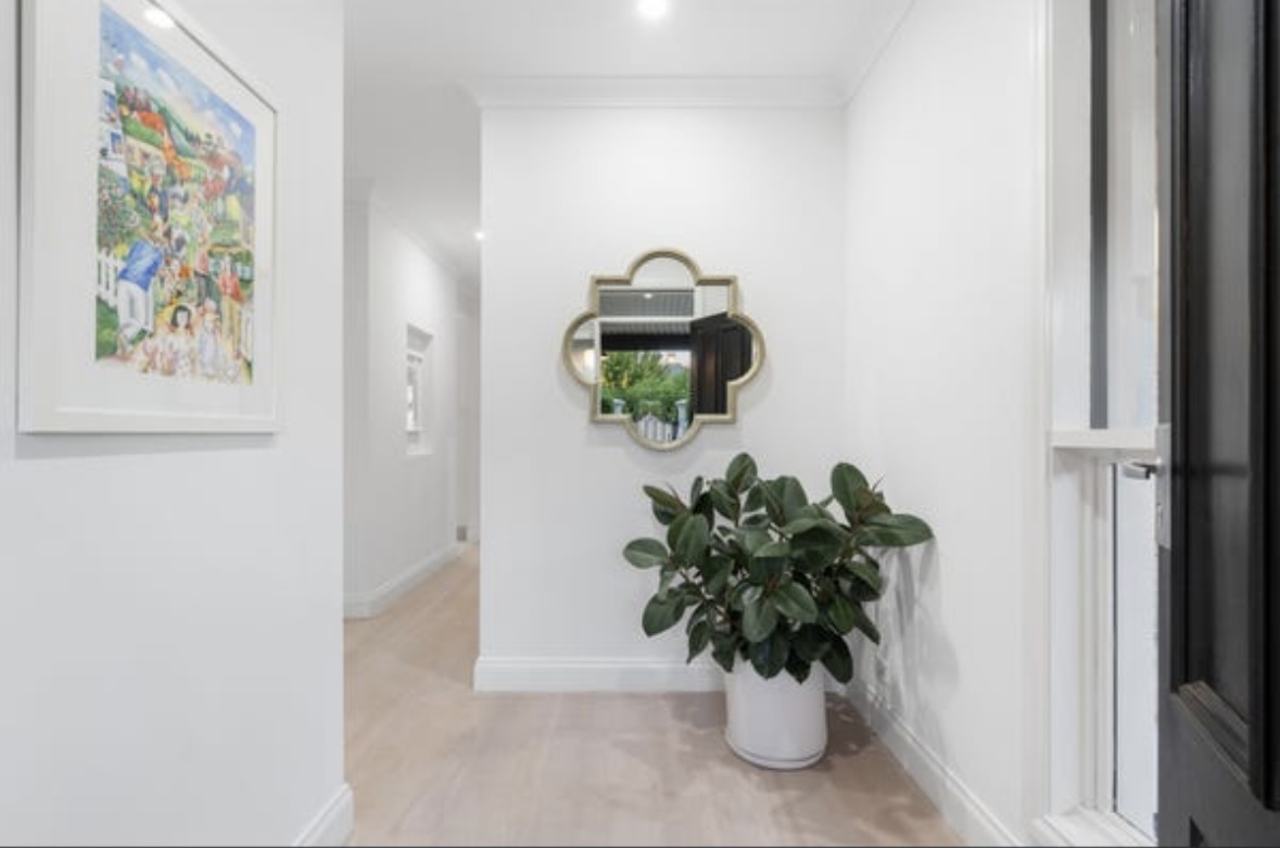 3 Bedroom Executive Home in Adelaide photo 4