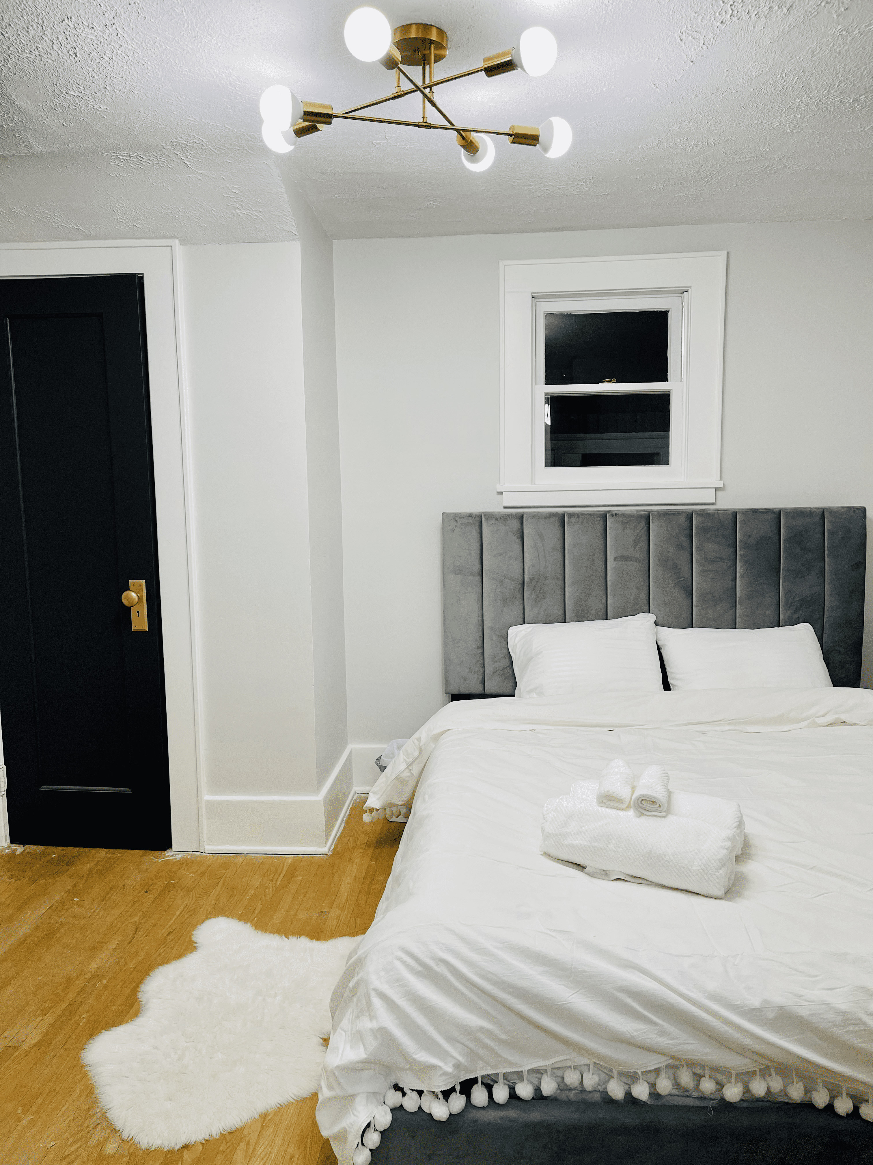 Modern 3bed 1.5 bath with king master photo 3