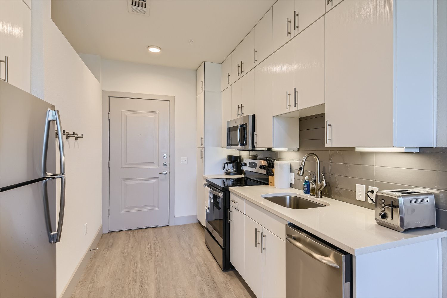 Bindel |1 Bed + Office | Hip East Austin photo 3