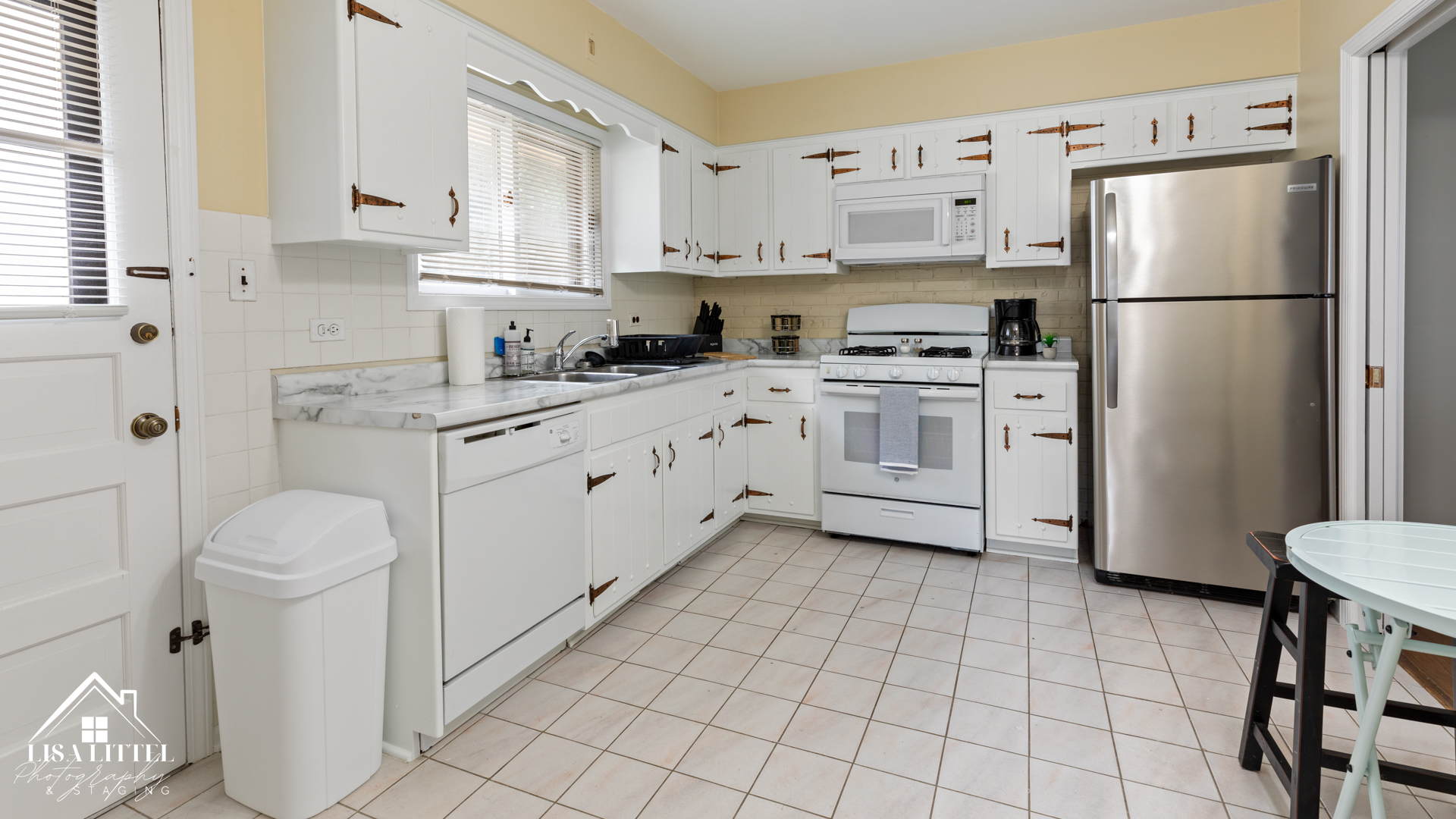 Coveted Location: Downtown Lake Forest 3/2.5 Duplx photo 3