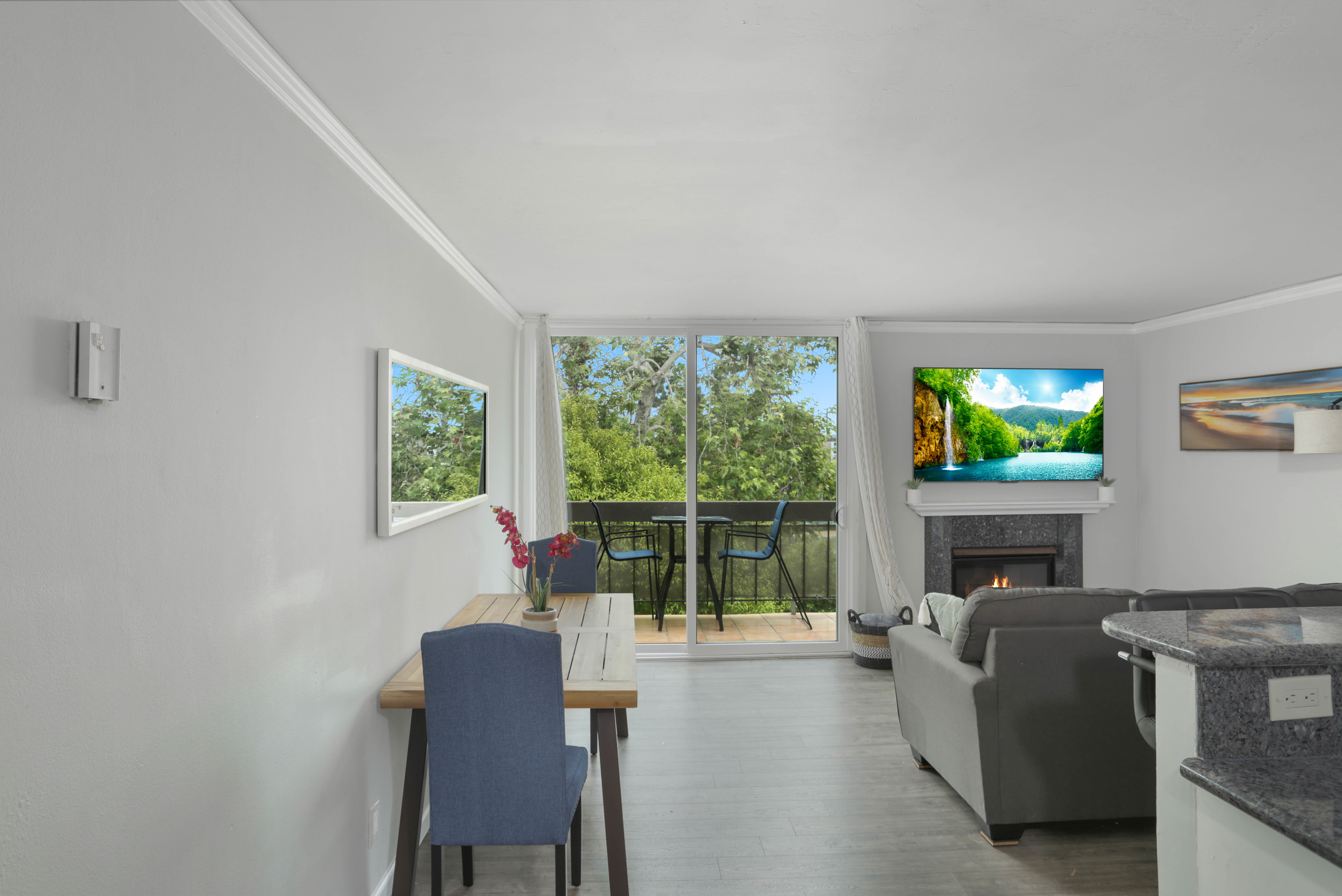 Top Floor | Balcony | W/D | Sea World | Amenities photo 5