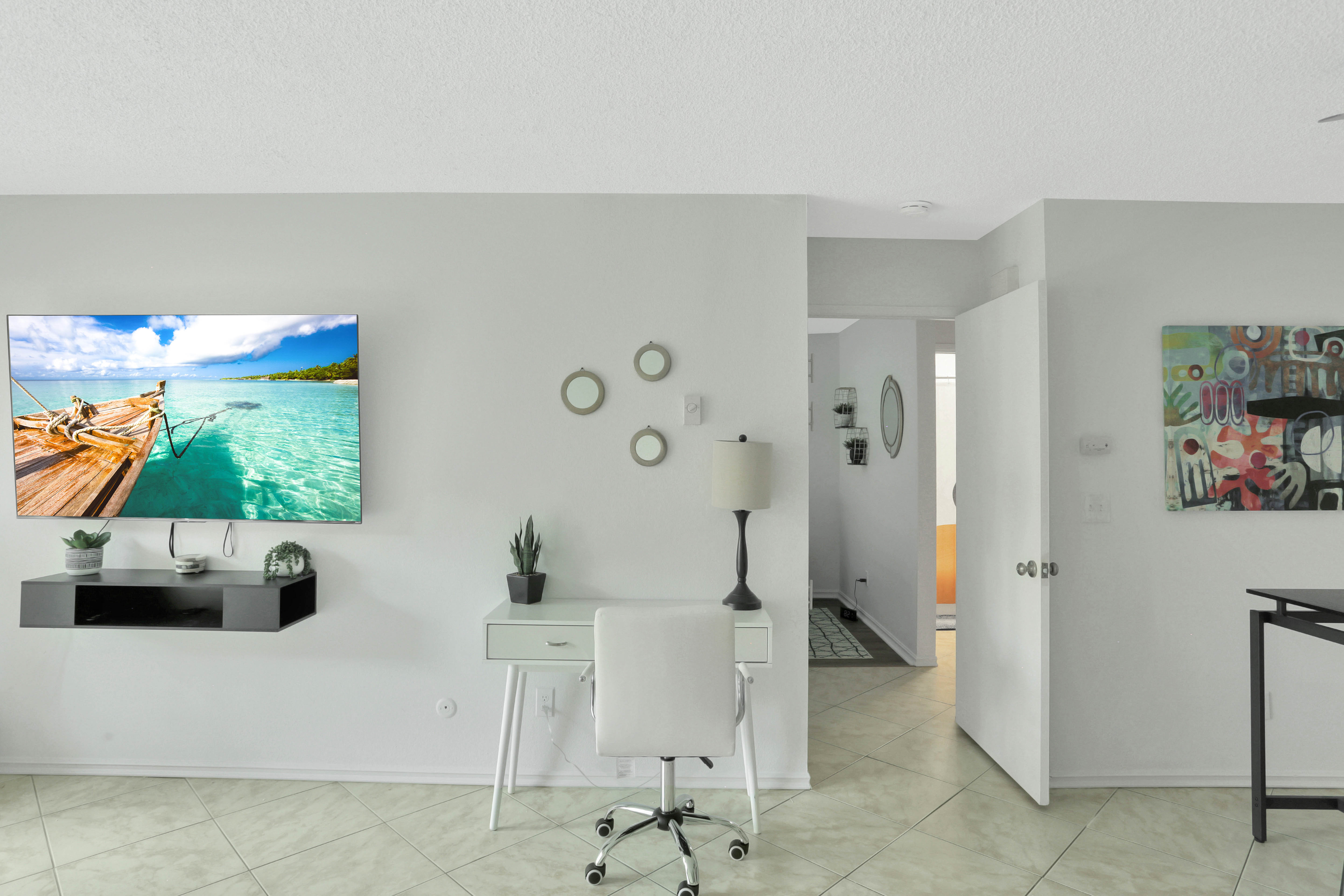 Modern 1 BR | Near Hospitals | Patio | Pets OK photo 2