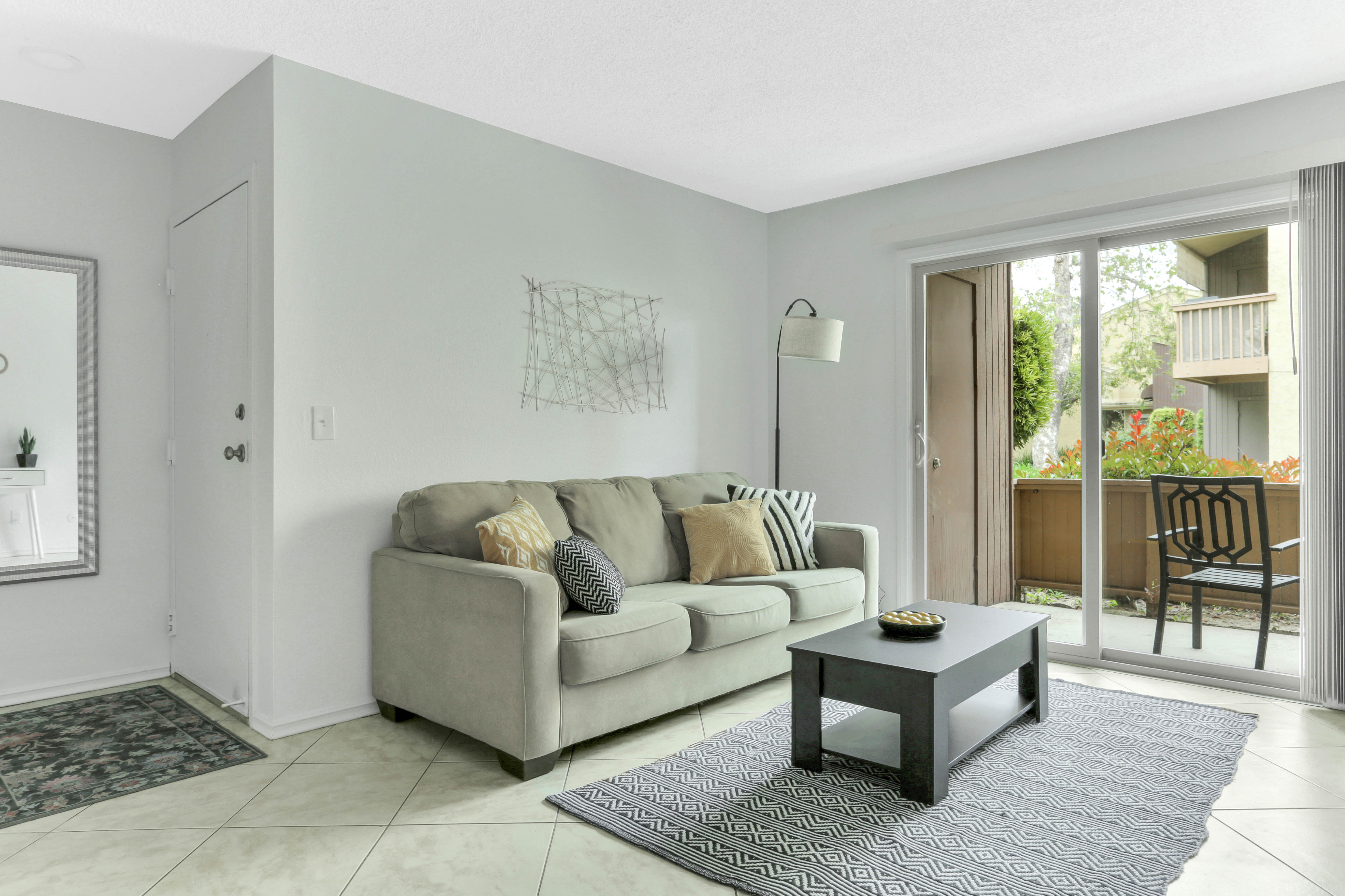 Modern 1 BR | Near Hospitals | Patio | Pets OK photo 4