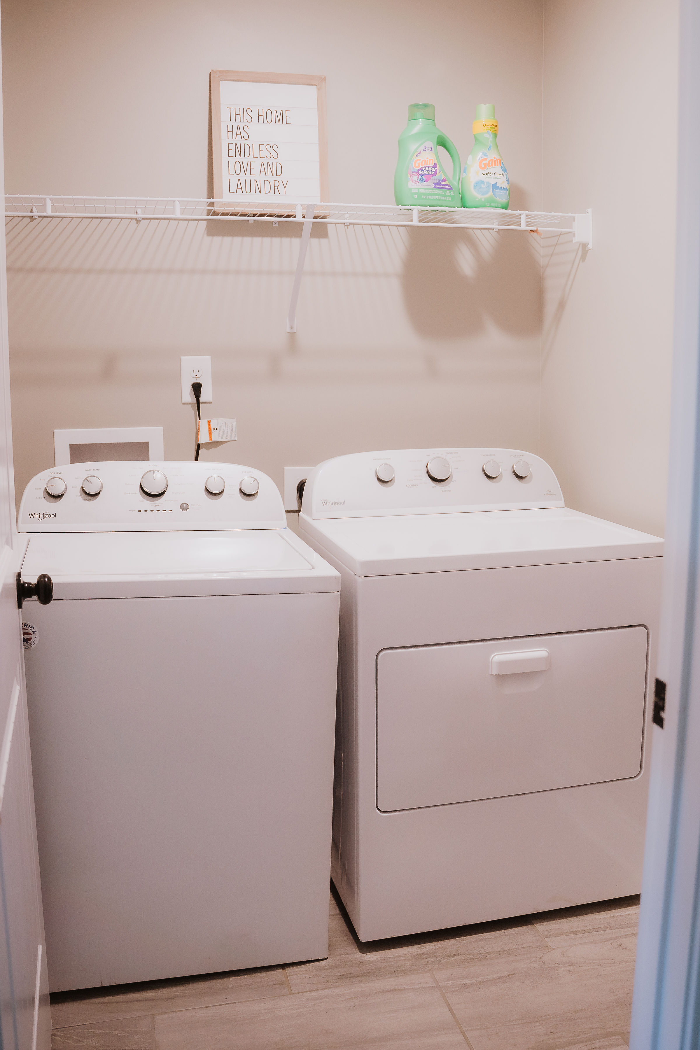Comfy 4 BD/2 BA Mid-Term Housing *Pet Friendly* photo 4