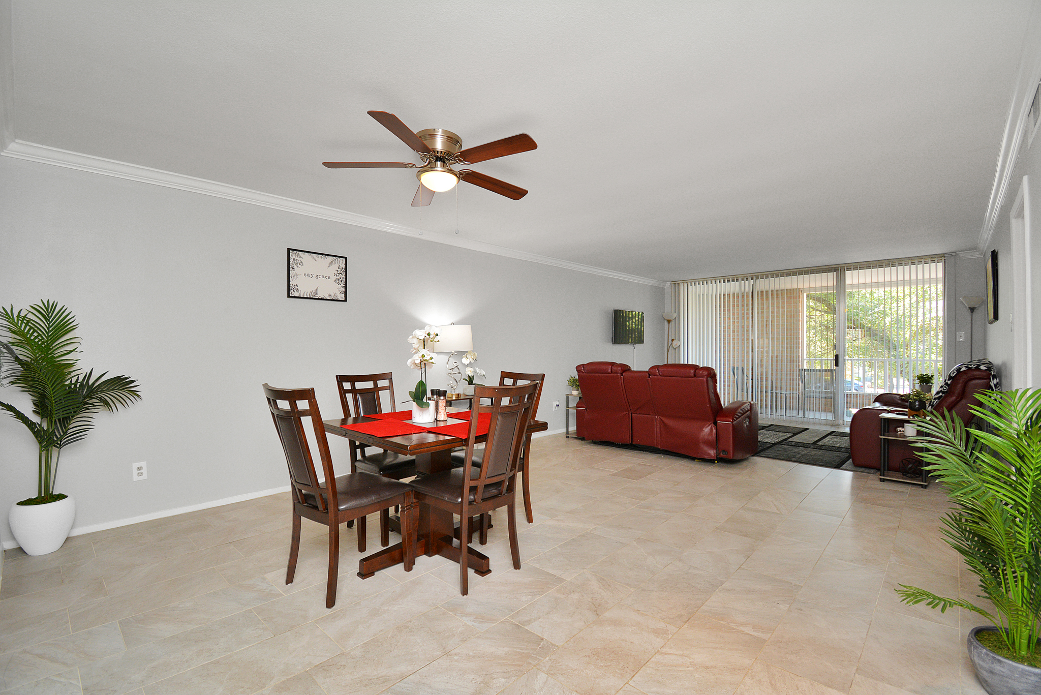 Ruby Red Suites photo 5