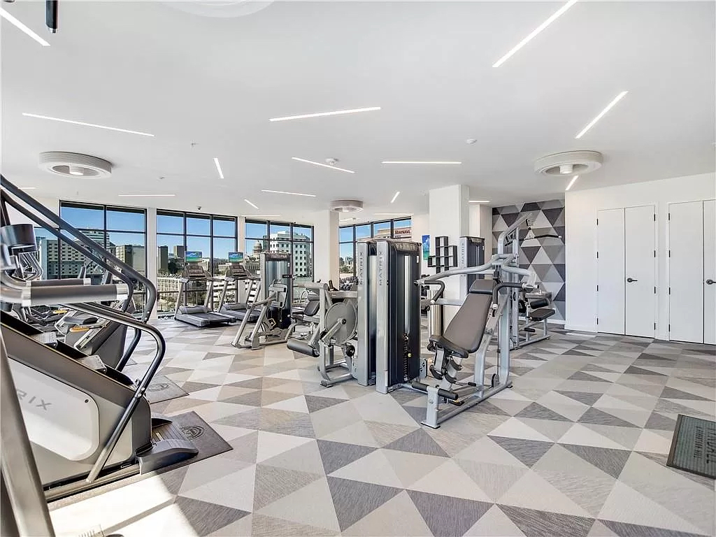 1B/1Ba Fully-Furnished in Pro-Designed Lux 2B/2Ba  photo 4