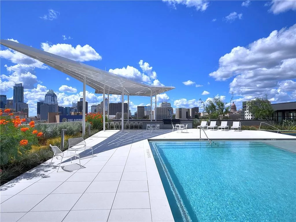 1B/1Ba Fully-Furnished in Pro-Designed Lux 2B/2Ba  photo 3