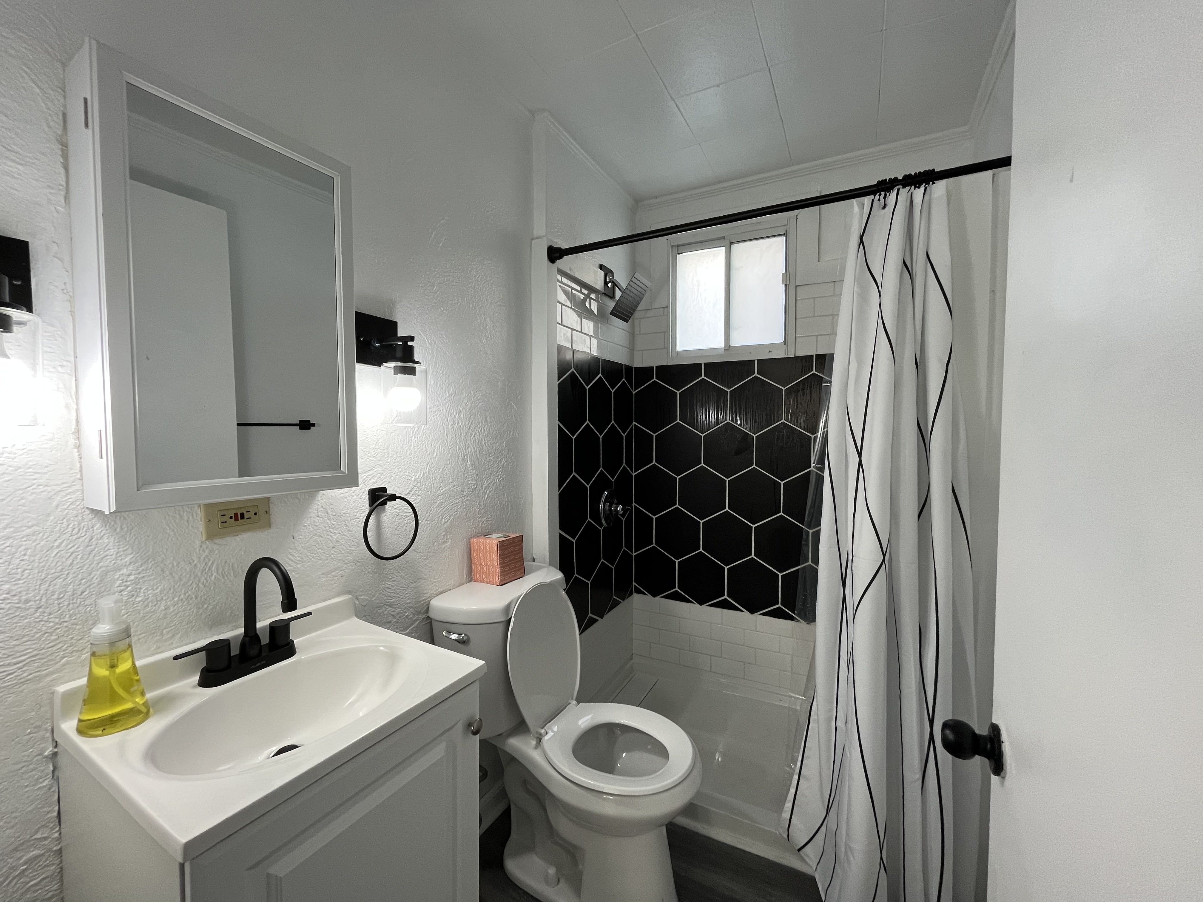 Remodeled Efficiency Apt in Peaceful Location photo 3