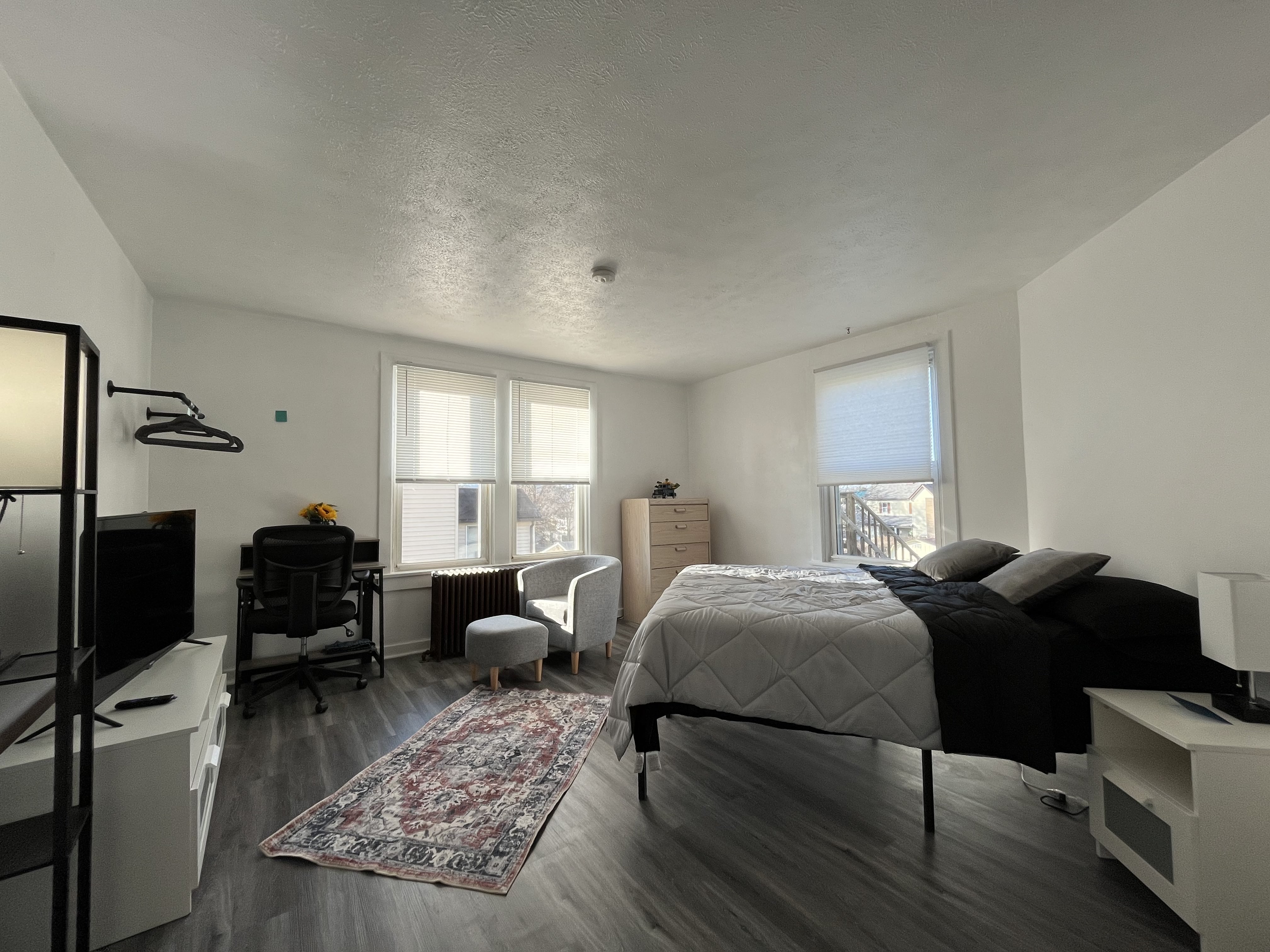 Remodeled Efficiency Apt in Peaceful Location photo 2