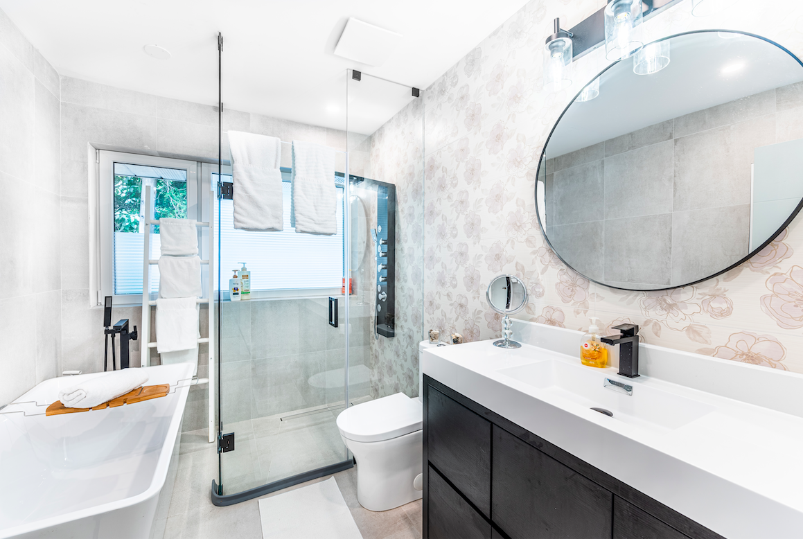 Luxury 3-bedroom house in Etobicoke Toronto photo 2