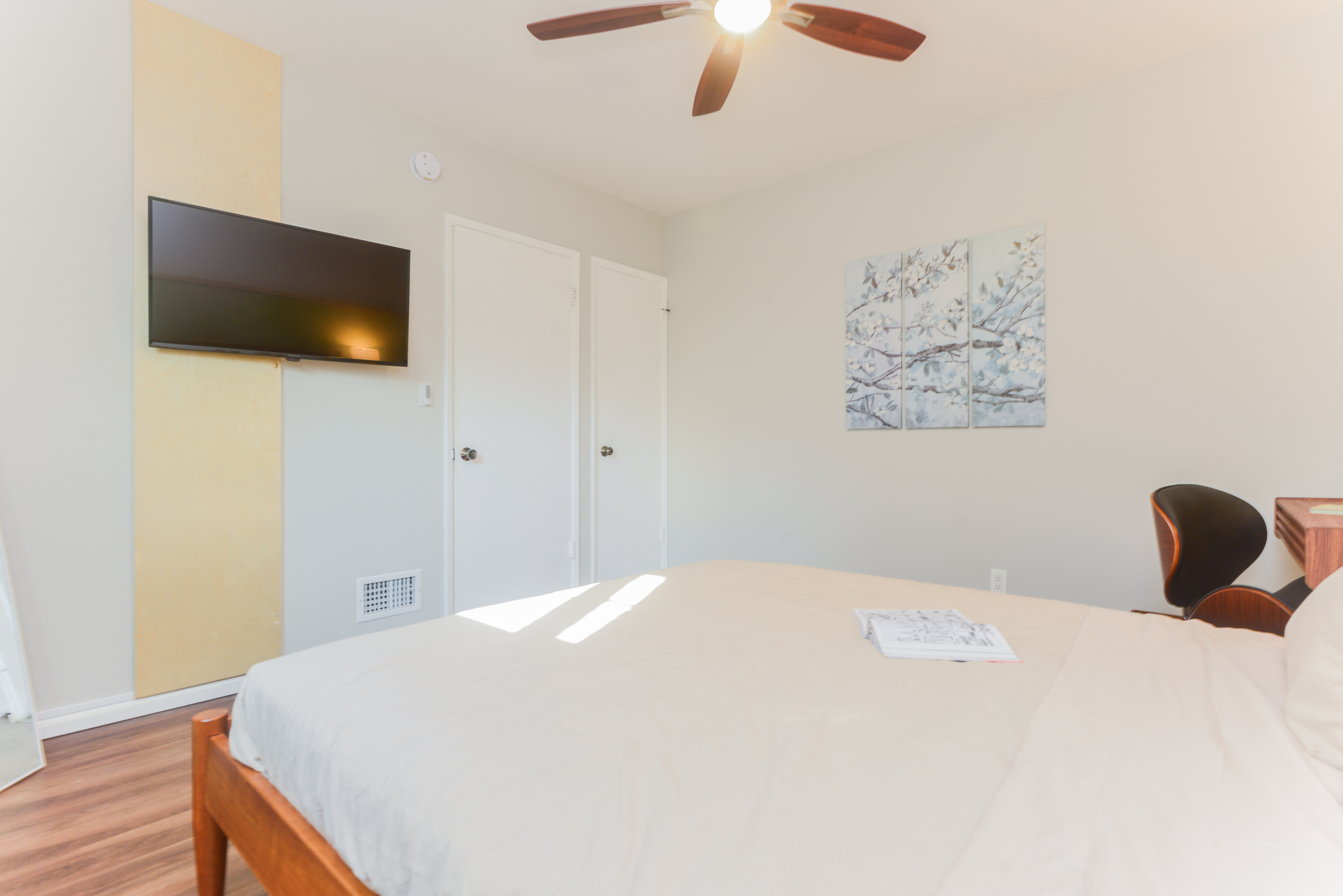 Clean Spacious Private Room in Beverly Hills photo 4