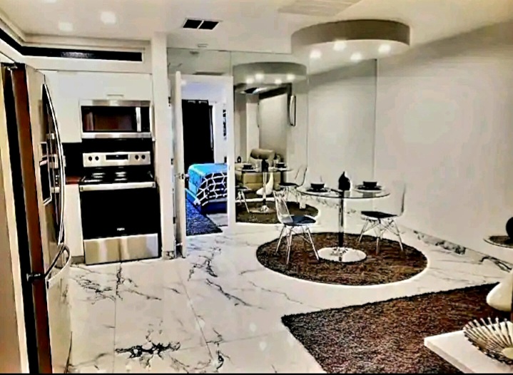 Poolside Downtown • Spas & Tennis  • Condo King  photo 5