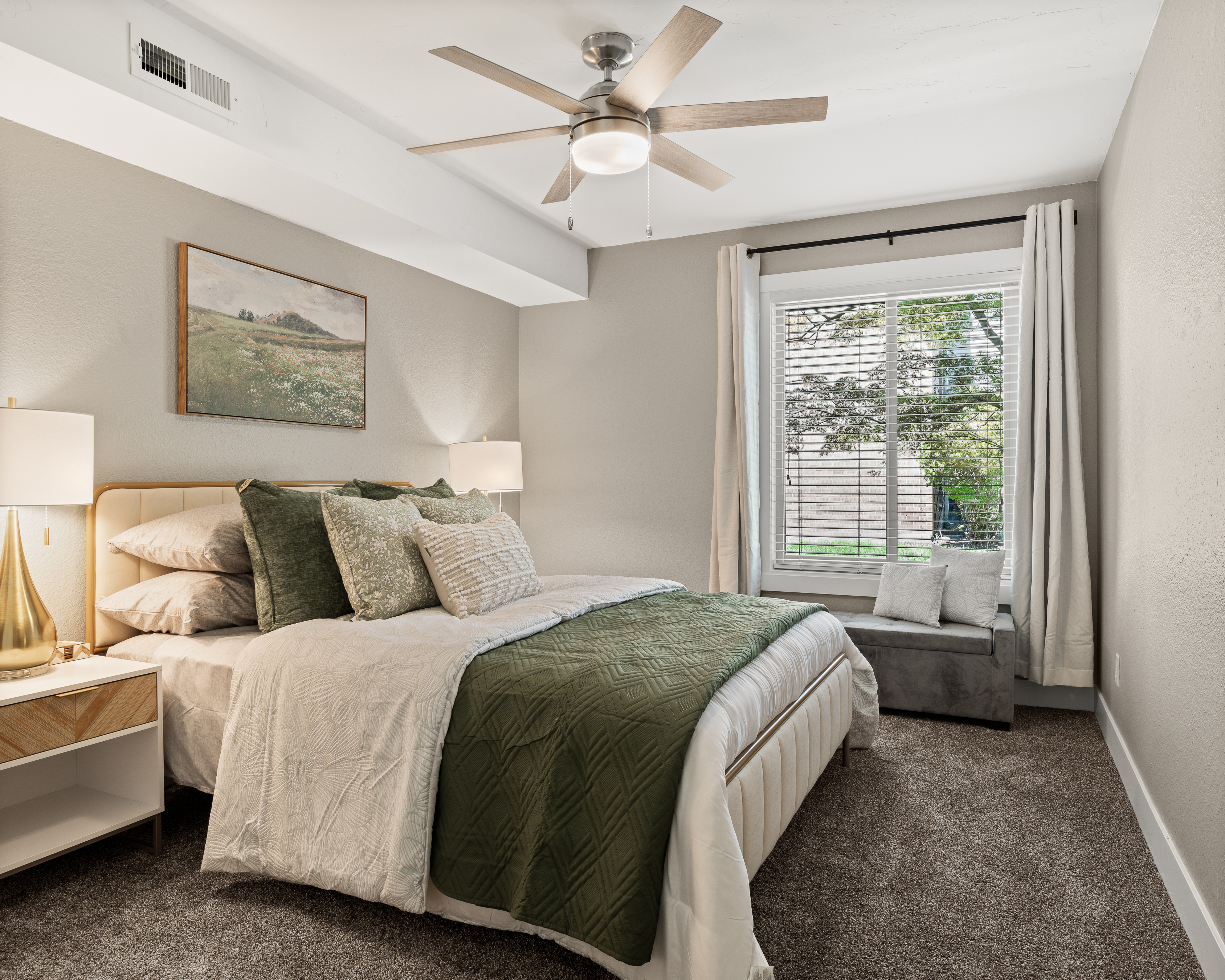 The Manor Fully Furnished 2 bed Condo photo 2