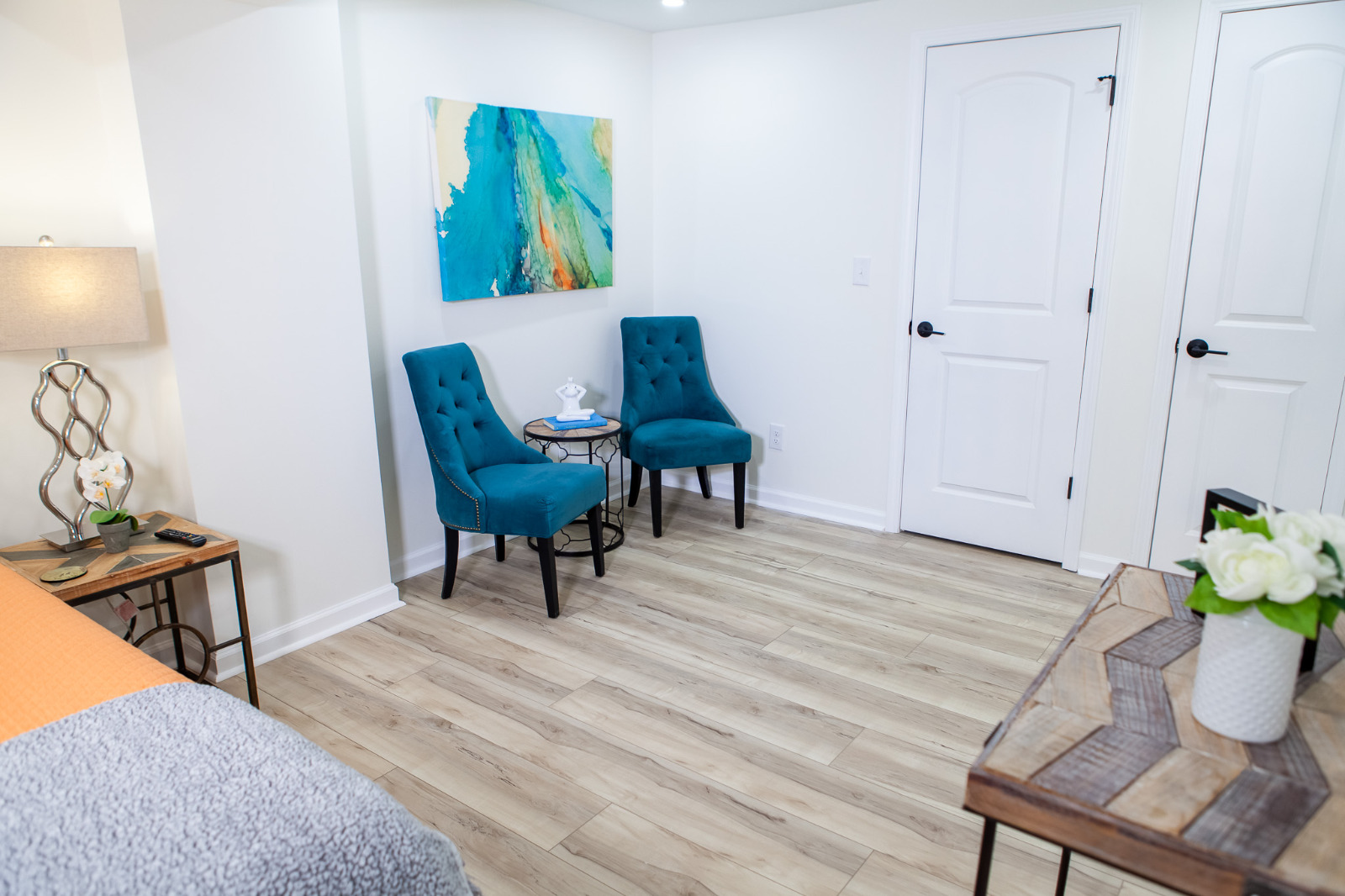 Suburban Oasis Lower-Level Apt & Designer Touches photo 5