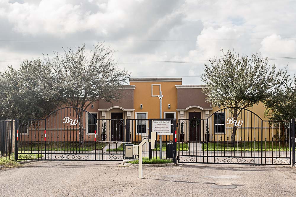 Quiet, Gated Community & Great Location photo 2