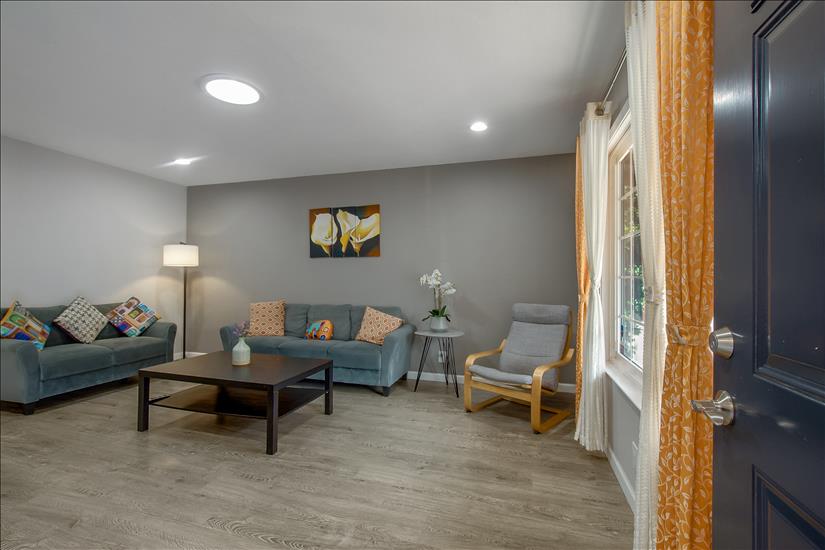 Charming 3BD Oasis w/ Fruit Garden & sunroom photo 3