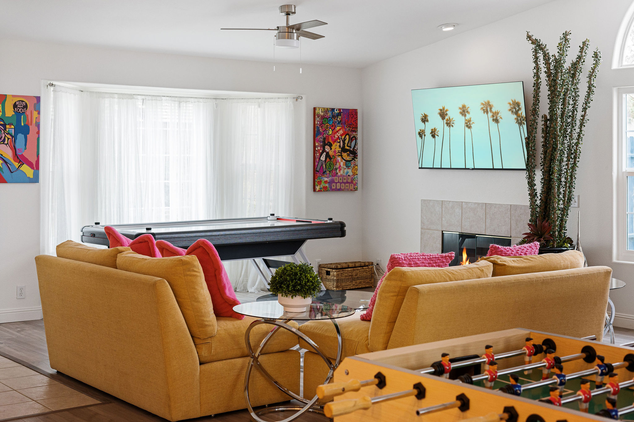 Centrally Located Epic House -Home Away From Home photo 3