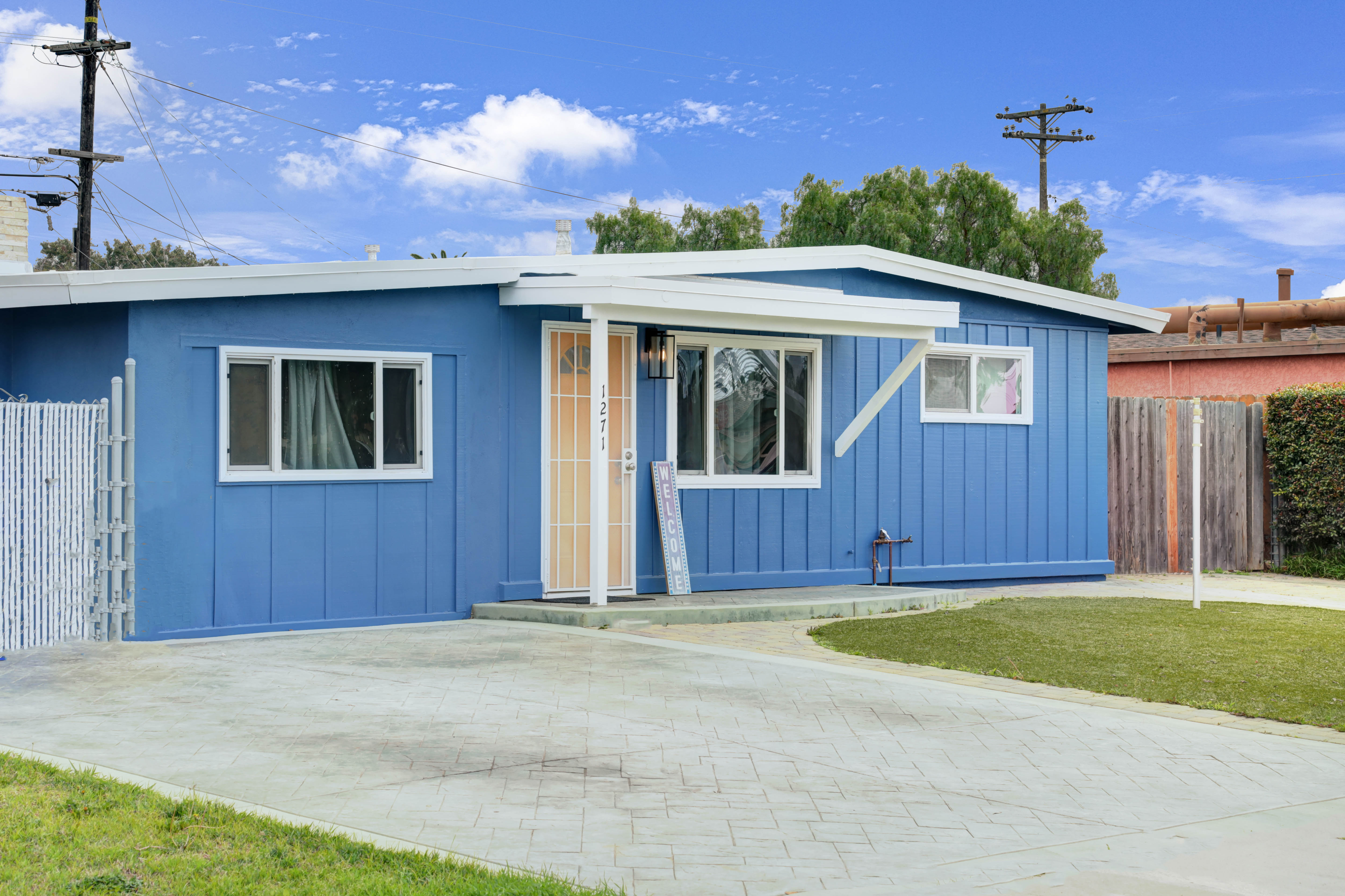 Newly Renovated, Private, Spacious Yard, Pets OK photo 3
