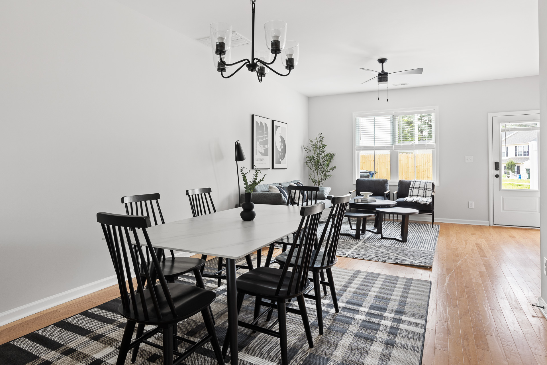 Modern Townhome close to DTRaleigh & NC State! photo 4