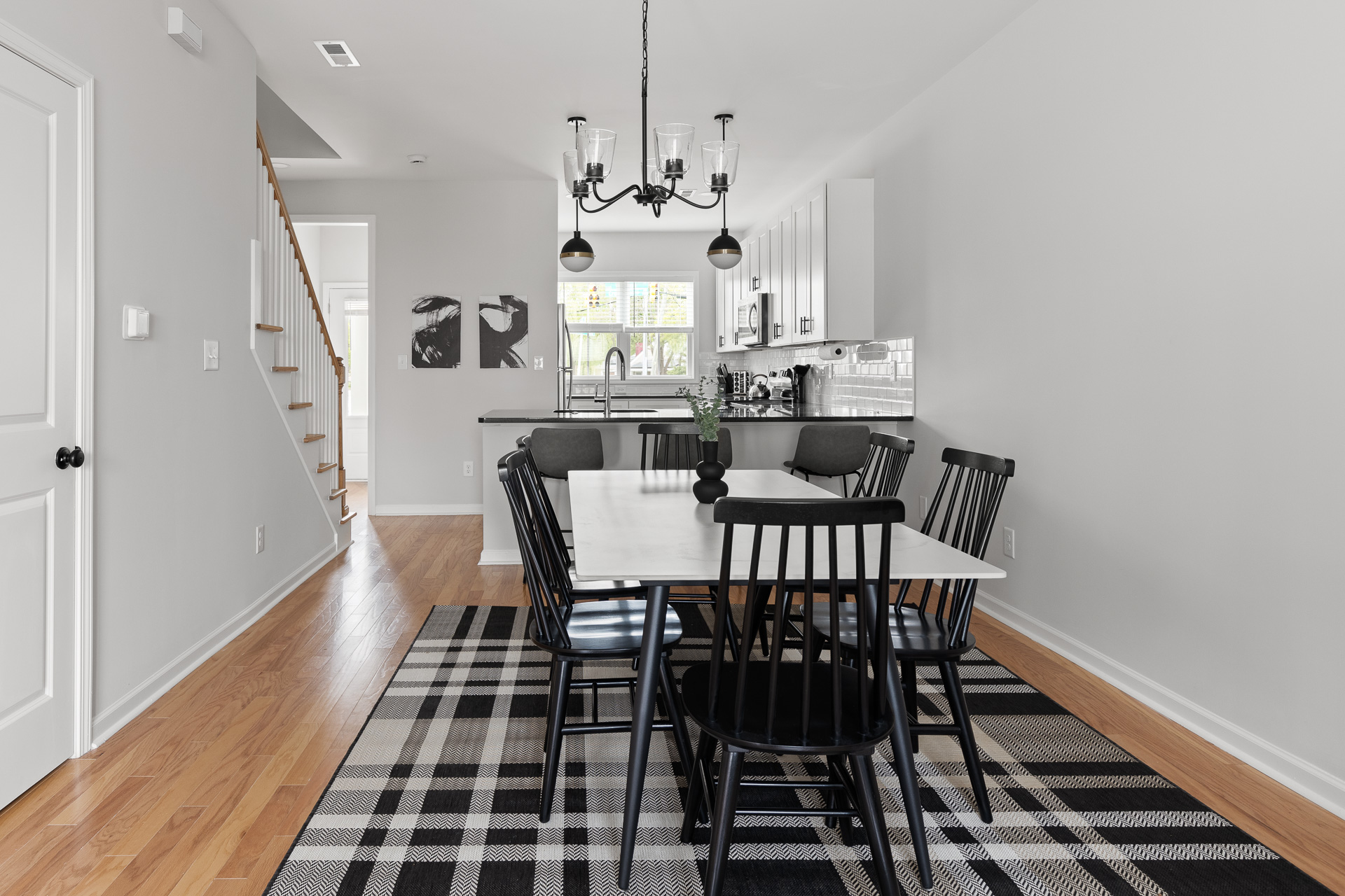 Modern Townhome close to DTRaleigh & NC State! photo 2