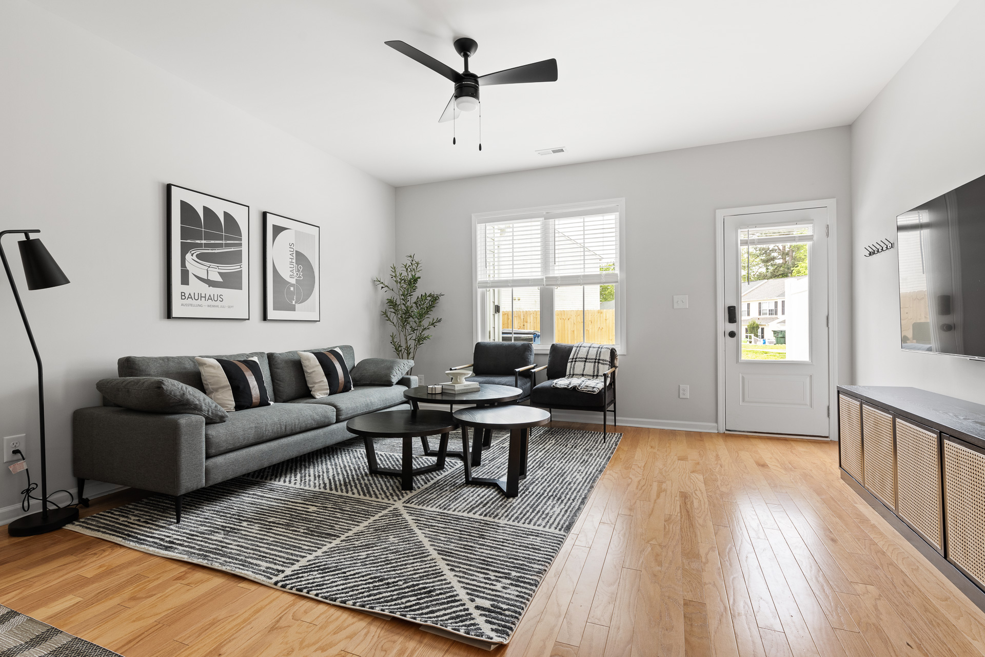 Modern Townhome close to DTRaleigh & NC State! photo 3