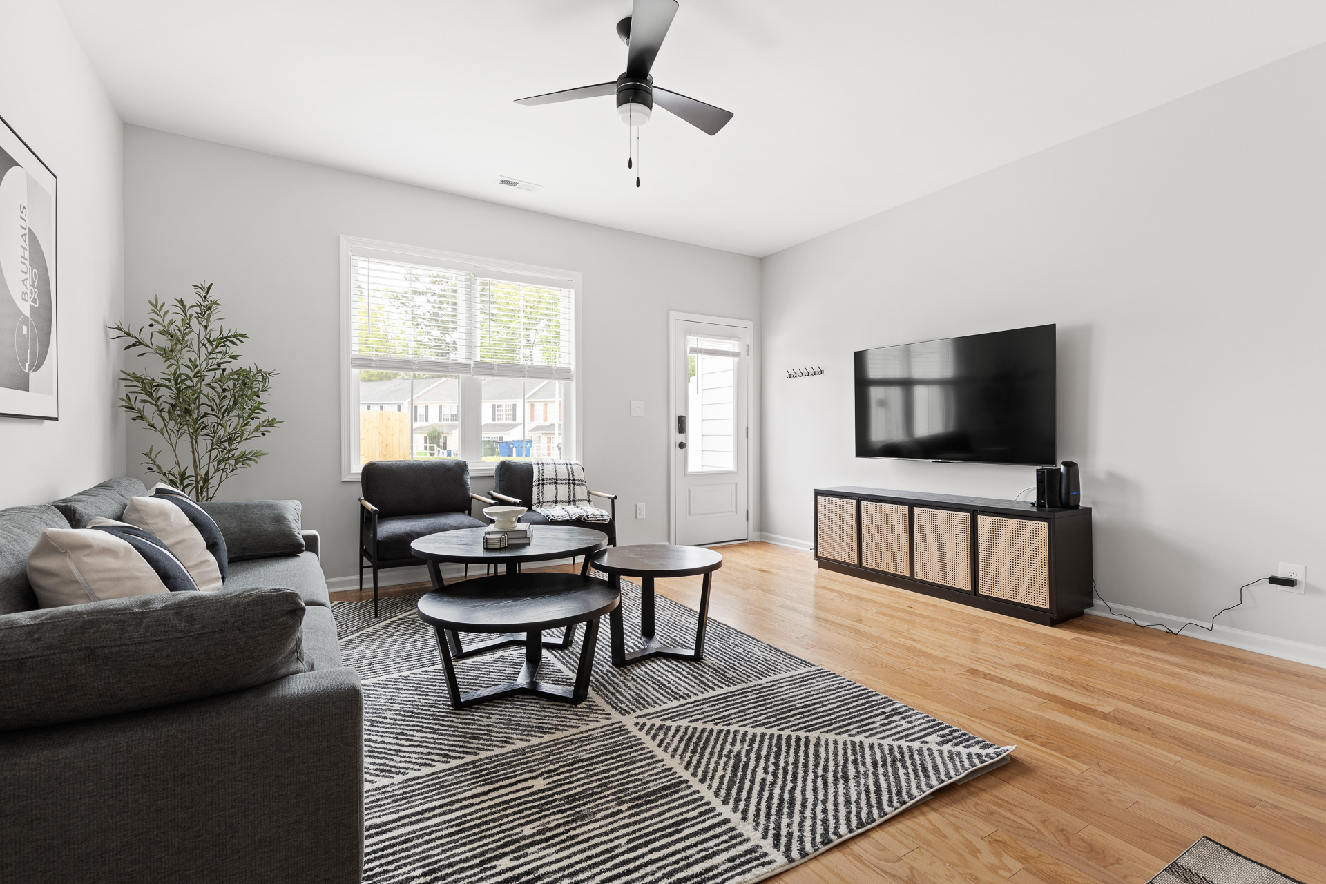 Modern Townhome close to DTRaleigh & NC State! photo 5