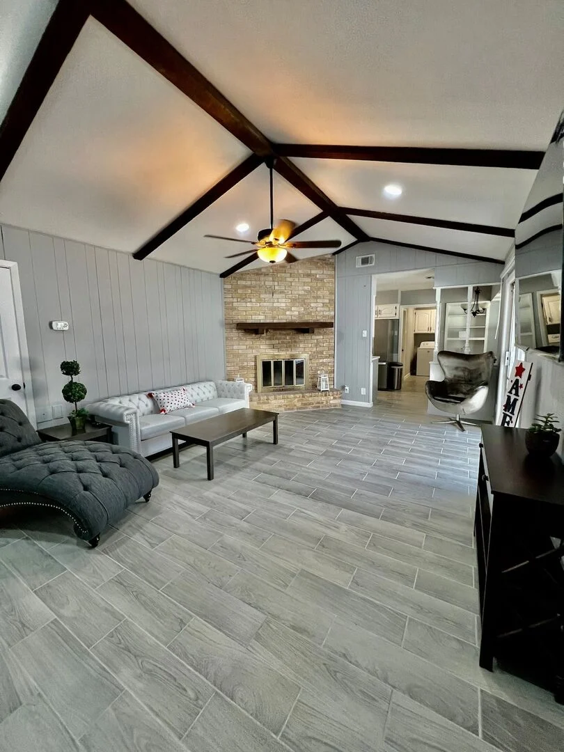 210-940-4224 · 4BR Home w/ Pool - Legacy Crashpads photo 4