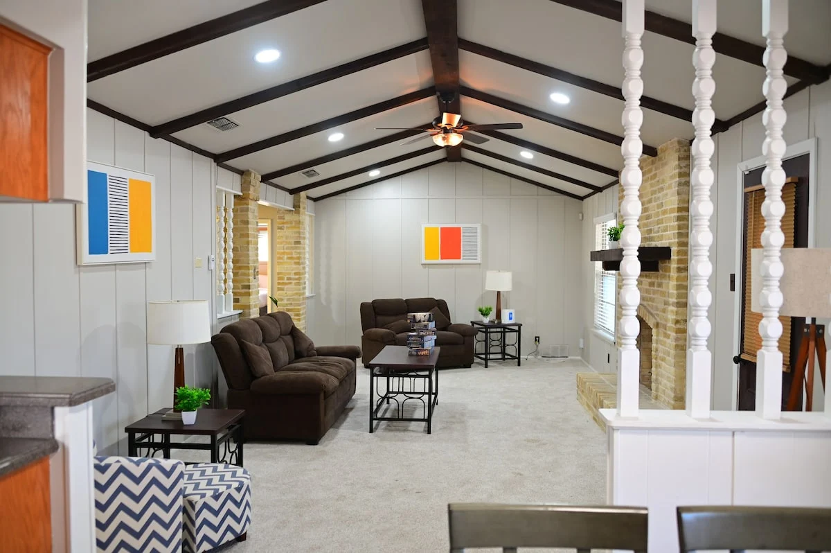 210-940-4224 - Comfortable 4 BD - Legacy Crashpads photo 2