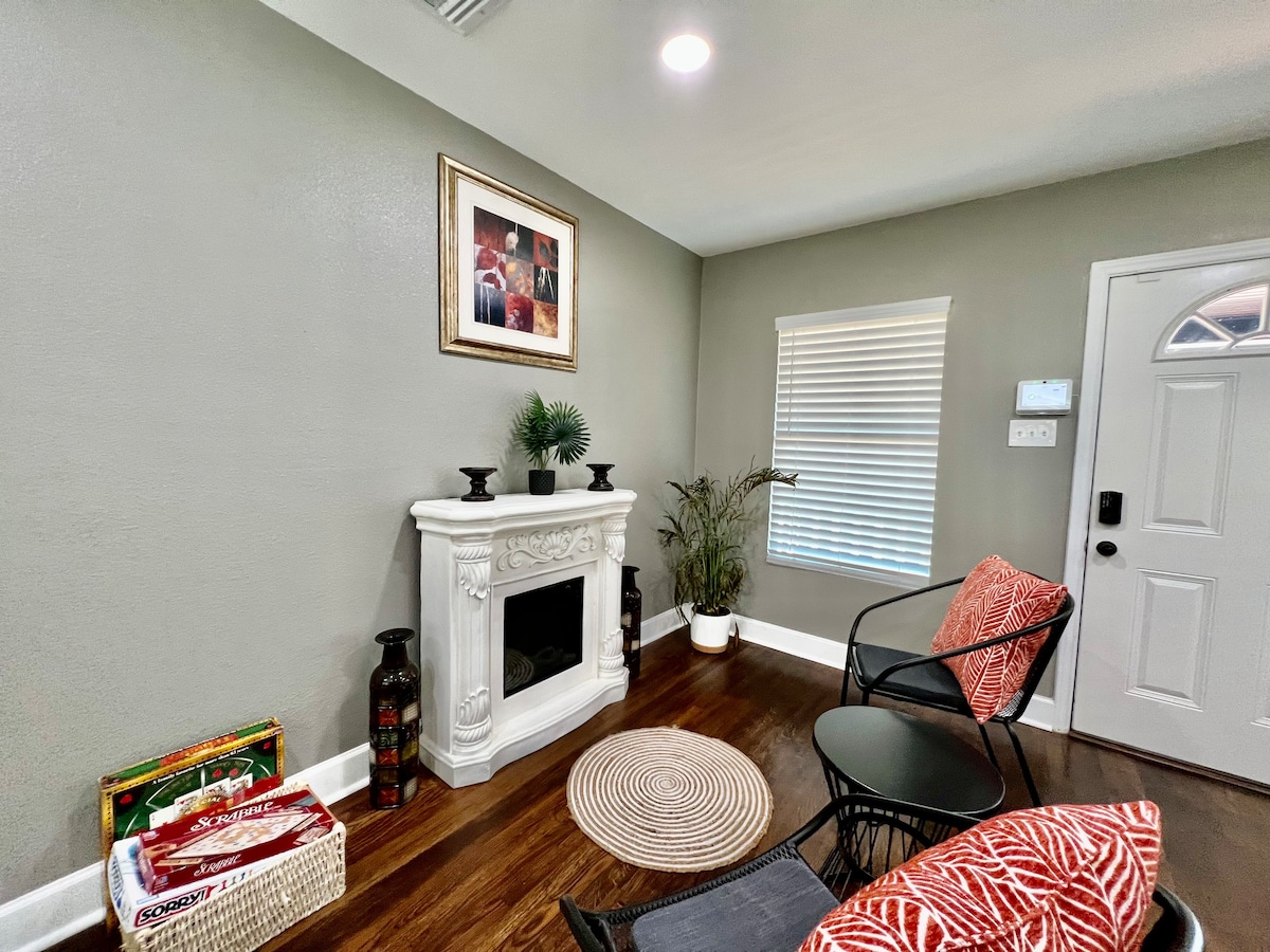 210-940-4224 · New Home by Woodlawn Lake! photo 2