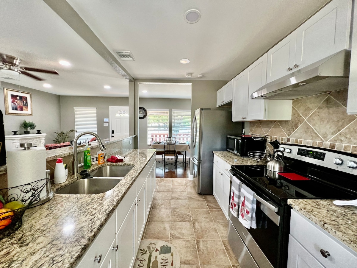 210-940-4224 · New Home by Woodlawn Lake! photo 4