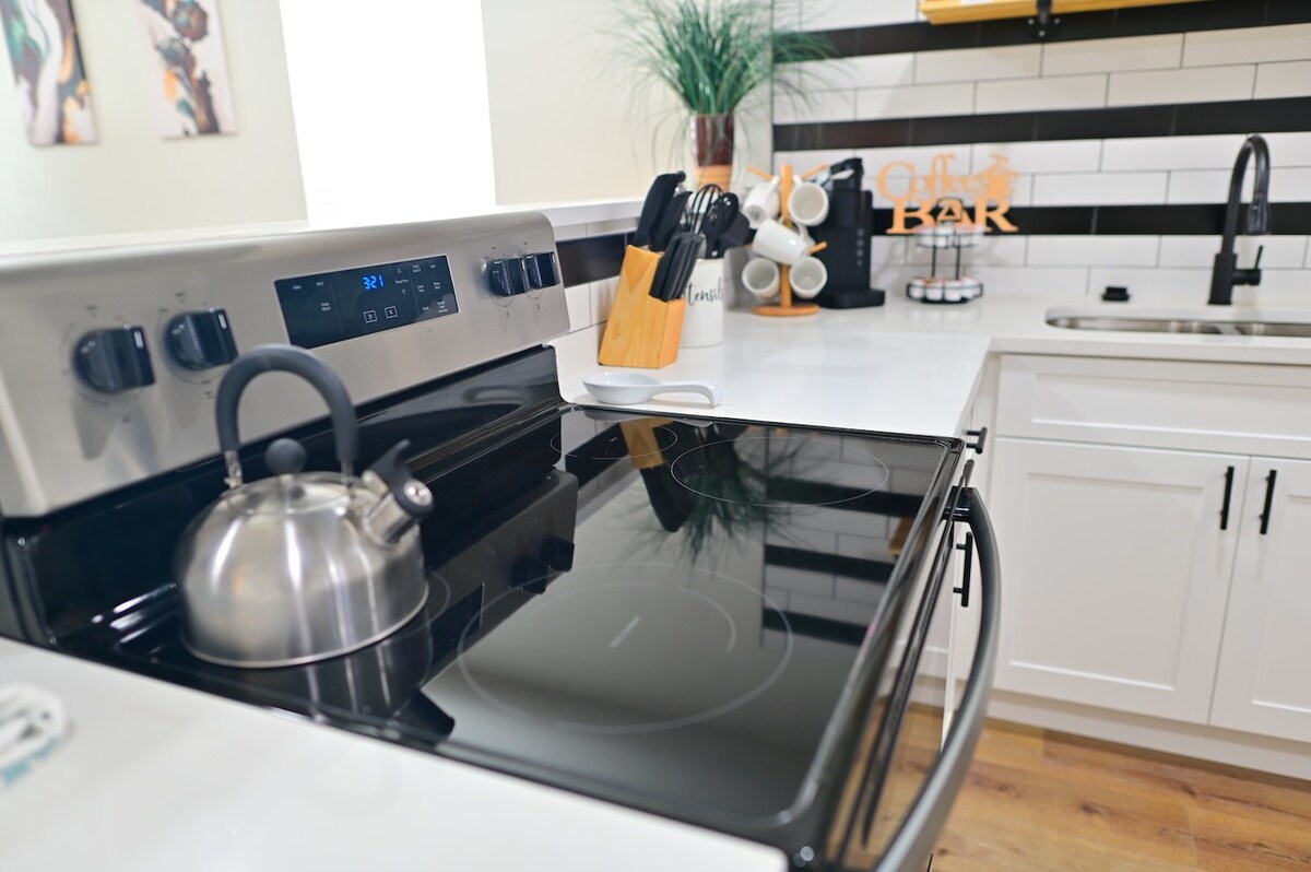 210-940-4224 · Cozy Hideaway In The City w/ 3BR photo 4