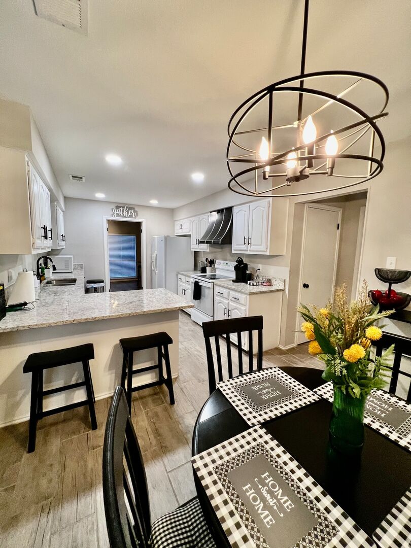 210-940-4224 · Family Home W/ 4BR Fully Furnished photo 2