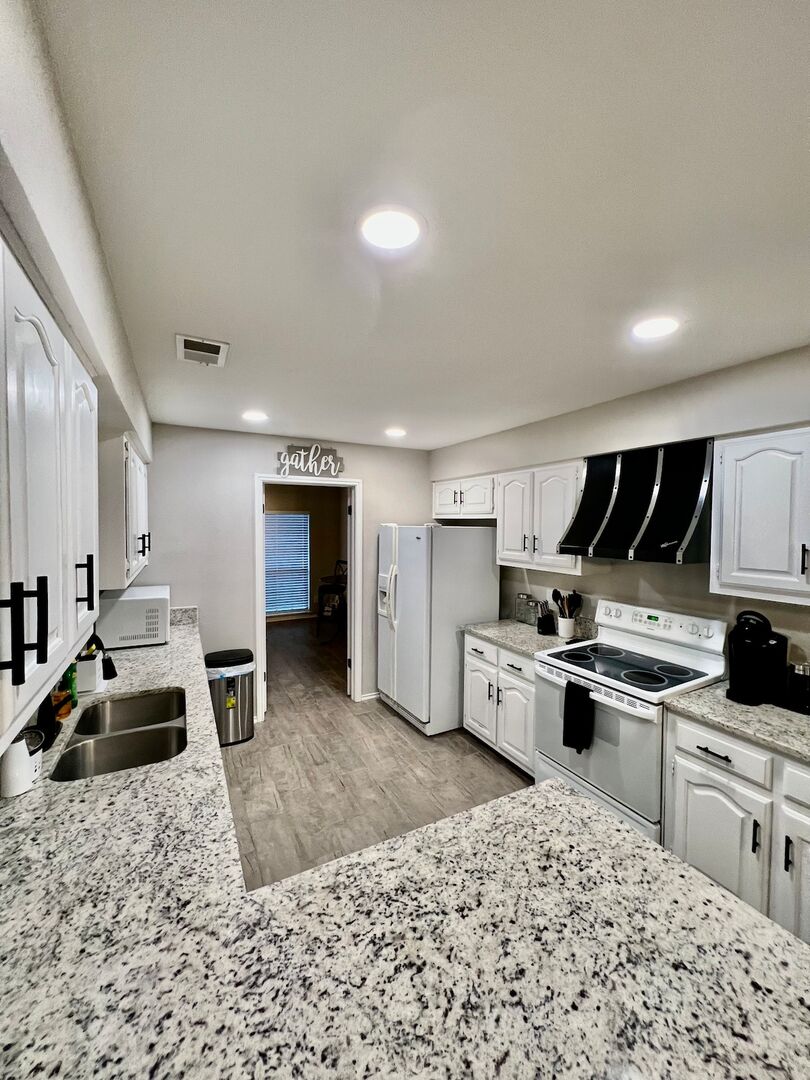 210-940-4224 · Family Home W/ 4BR Fully Furnished photo 3