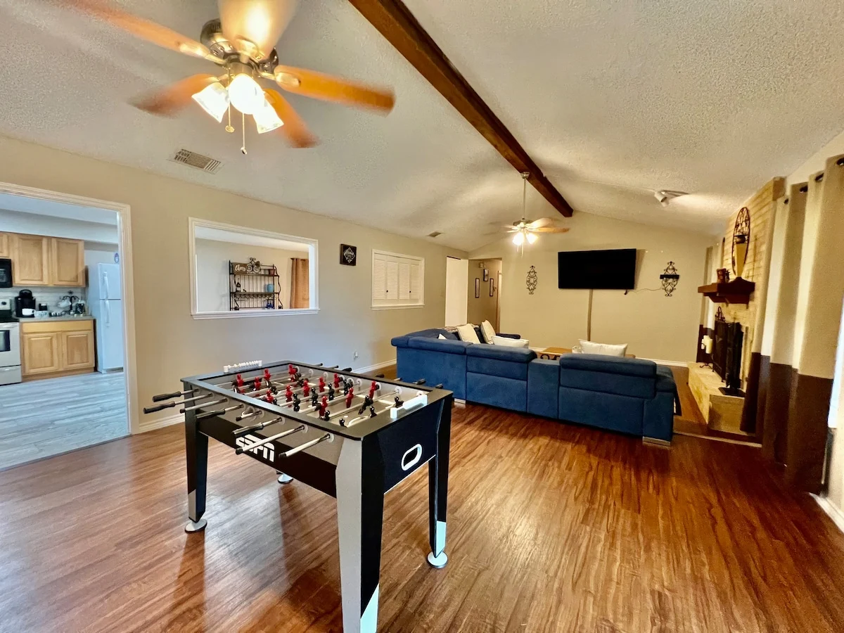 210-940-4224 · Cozy Home w/ Vibrant Cultural! photo 5