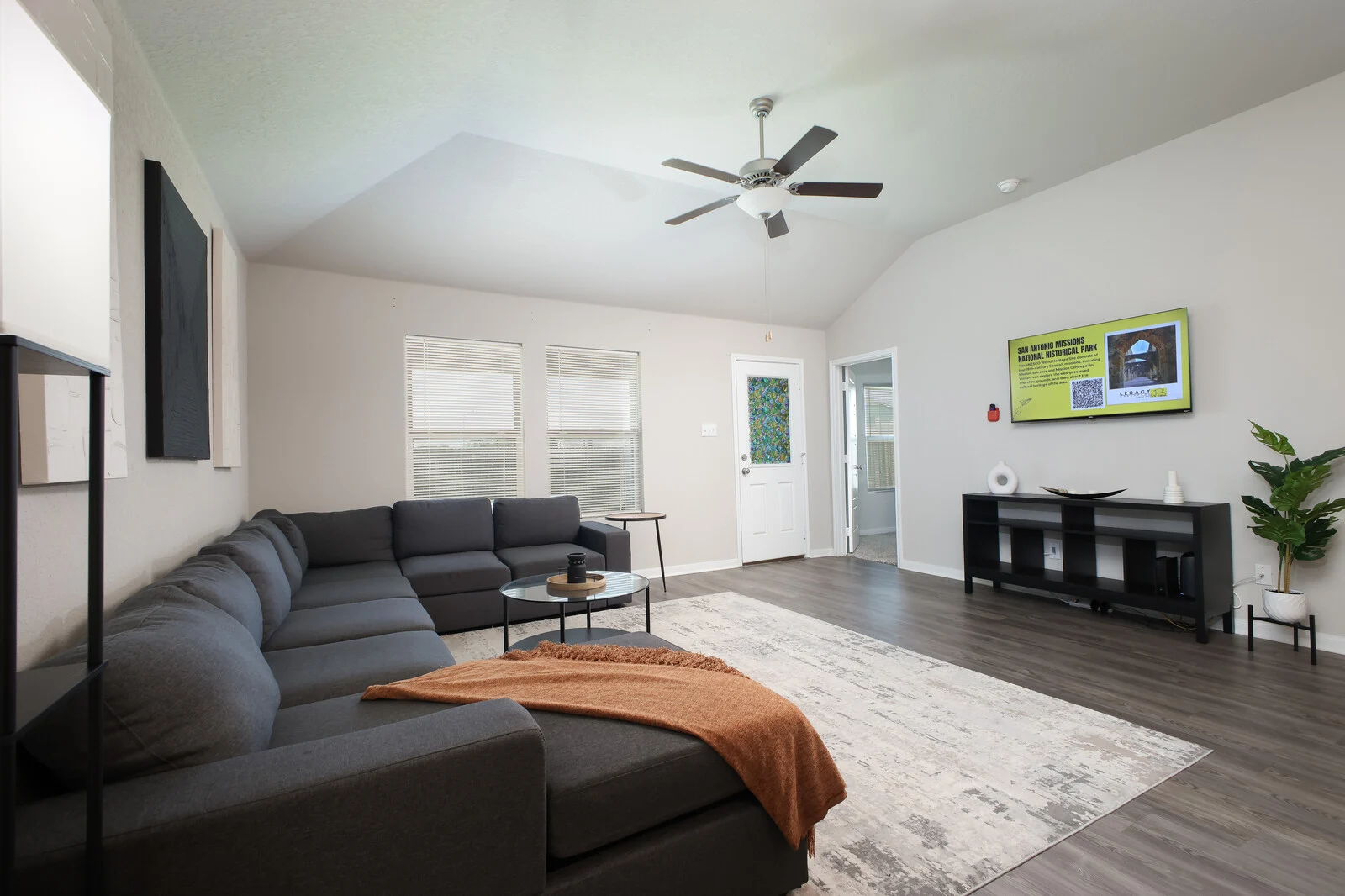 210-940-4224 - Retreat · Brand New, Spacious Stay photo 5