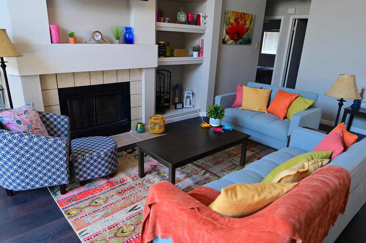 210-940-4224 · Cute Filled Home - Legacy Crashpads photo 4